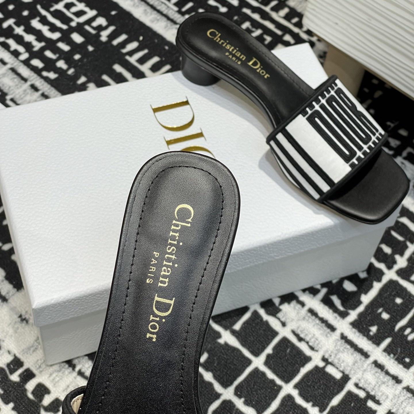 高仿Dior*Evolution系列KCQ233套腳一體短跟拖鞋徽標刺繡免檢版
