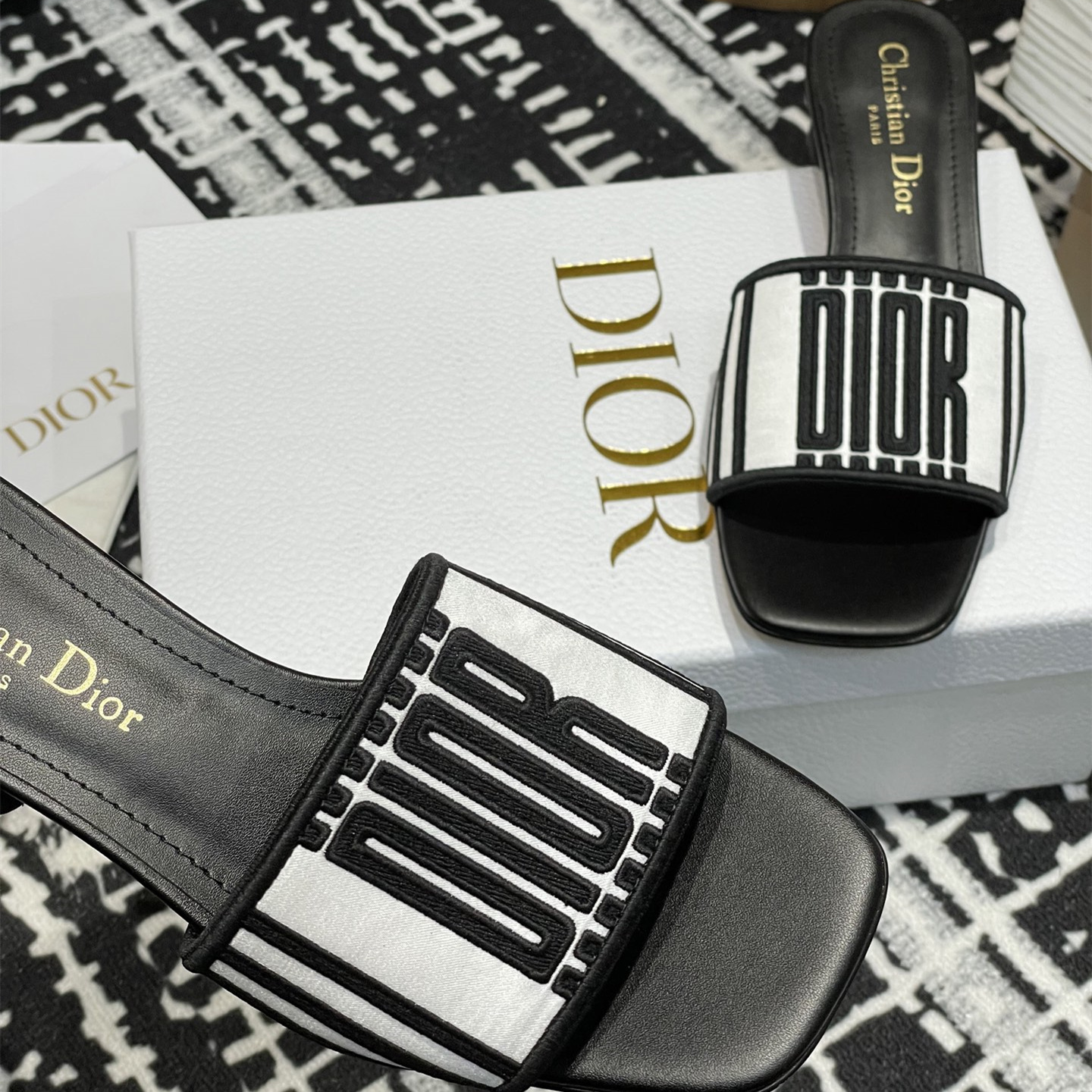 高仿Dior*Evolution系列KCQ233套腳一體短跟拖鞋徽標刺繡免檢版