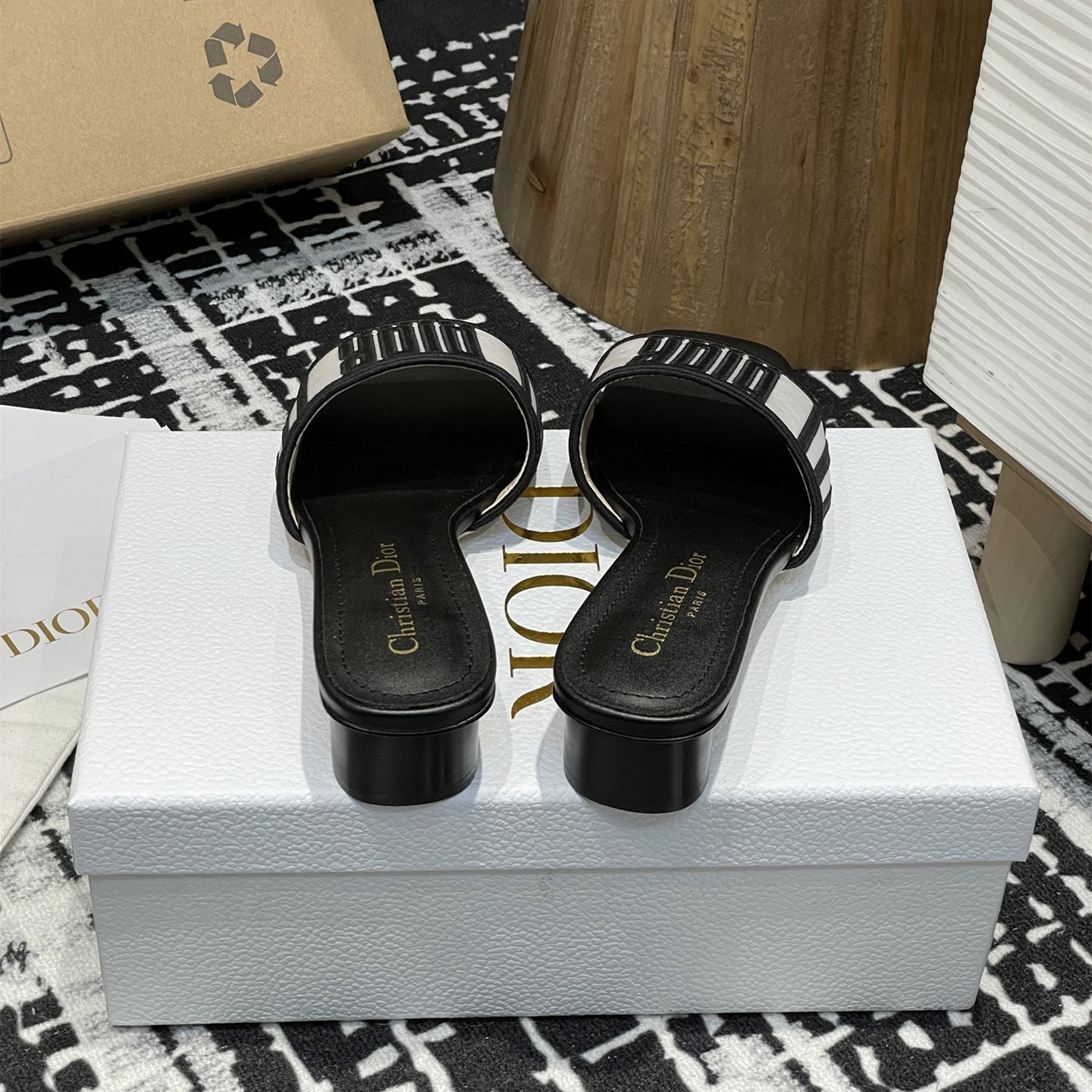 高仿Dior*Evolution系列KCQ233套腳一體短跟拖鞋徽標刺繡免檢版