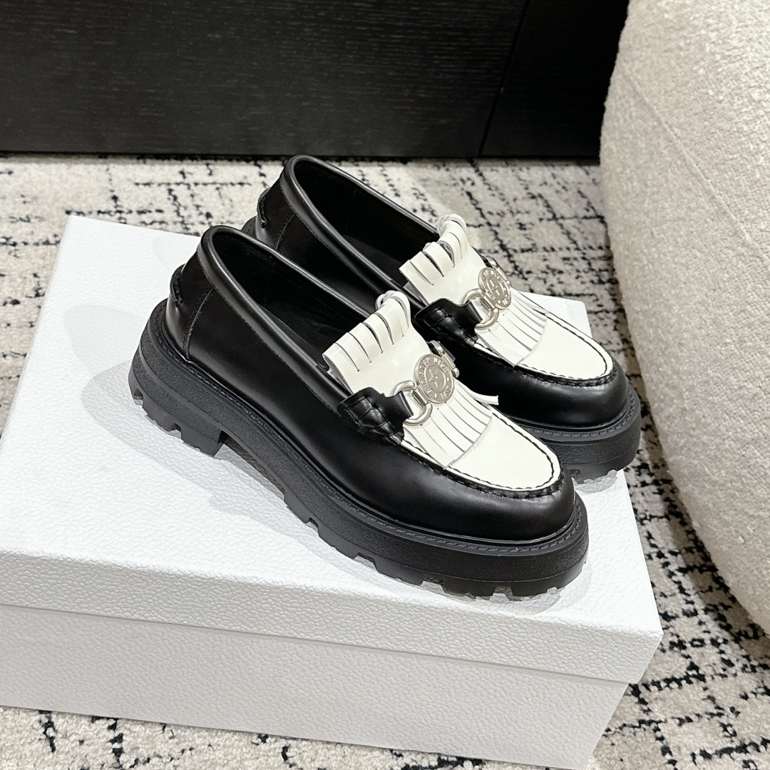 高仿Dior*Emblem系列KDB964女款樂福鞋黑白免檢版