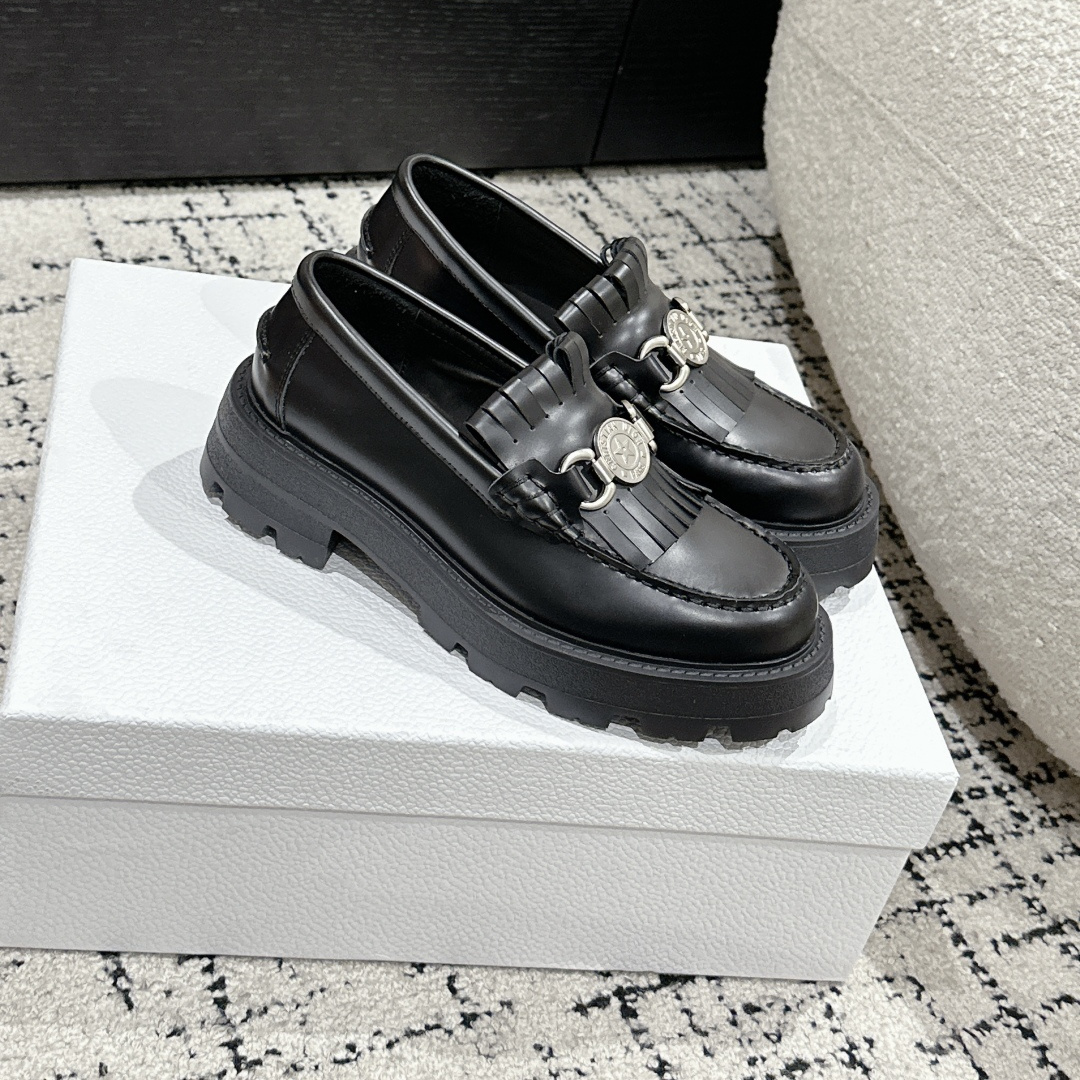 高仿Dior*Emblem系列KDB962女款樂福鞋黑色免檢版
