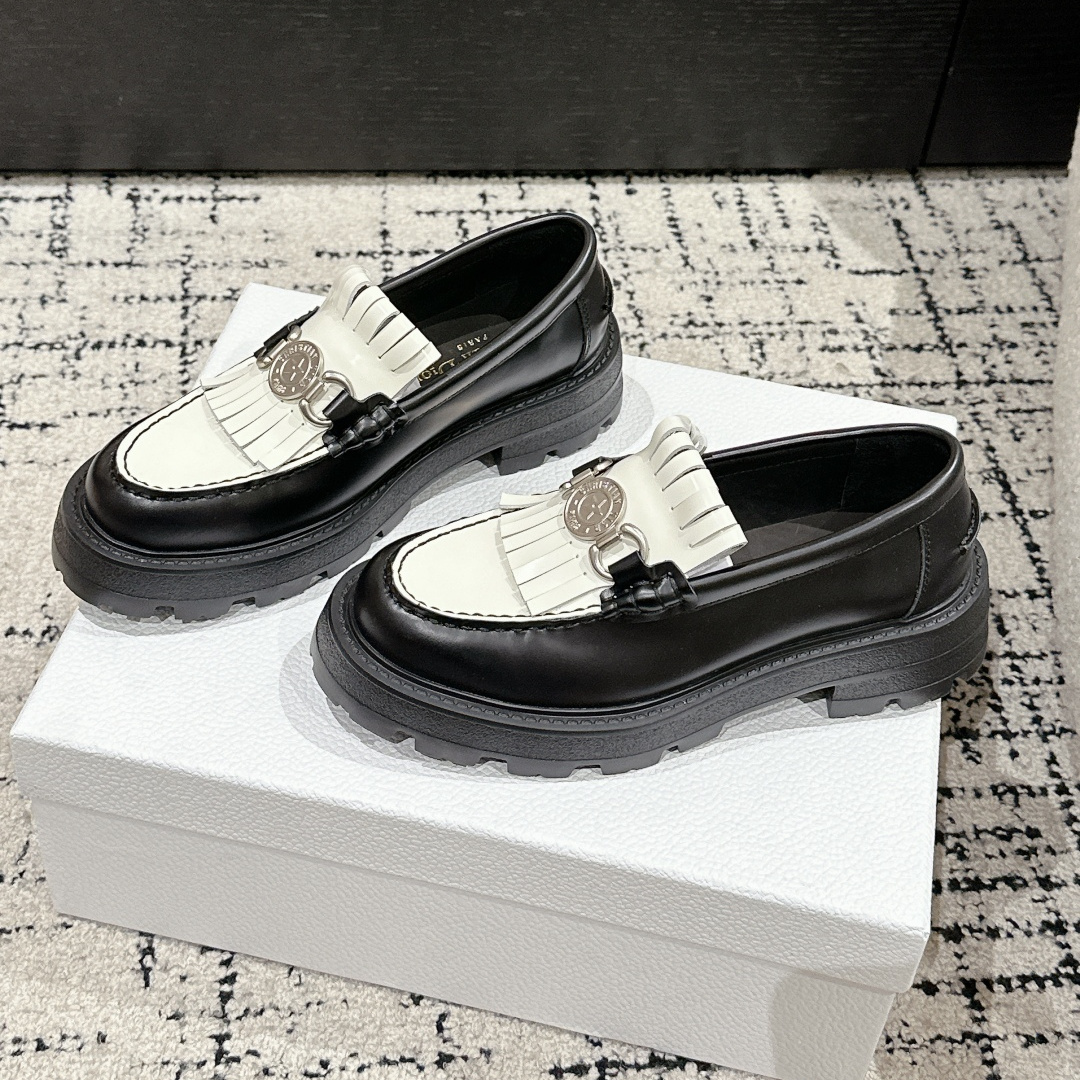 高仿Dior*Emblem系列KDB964女款樂福鞋黑白免檢版