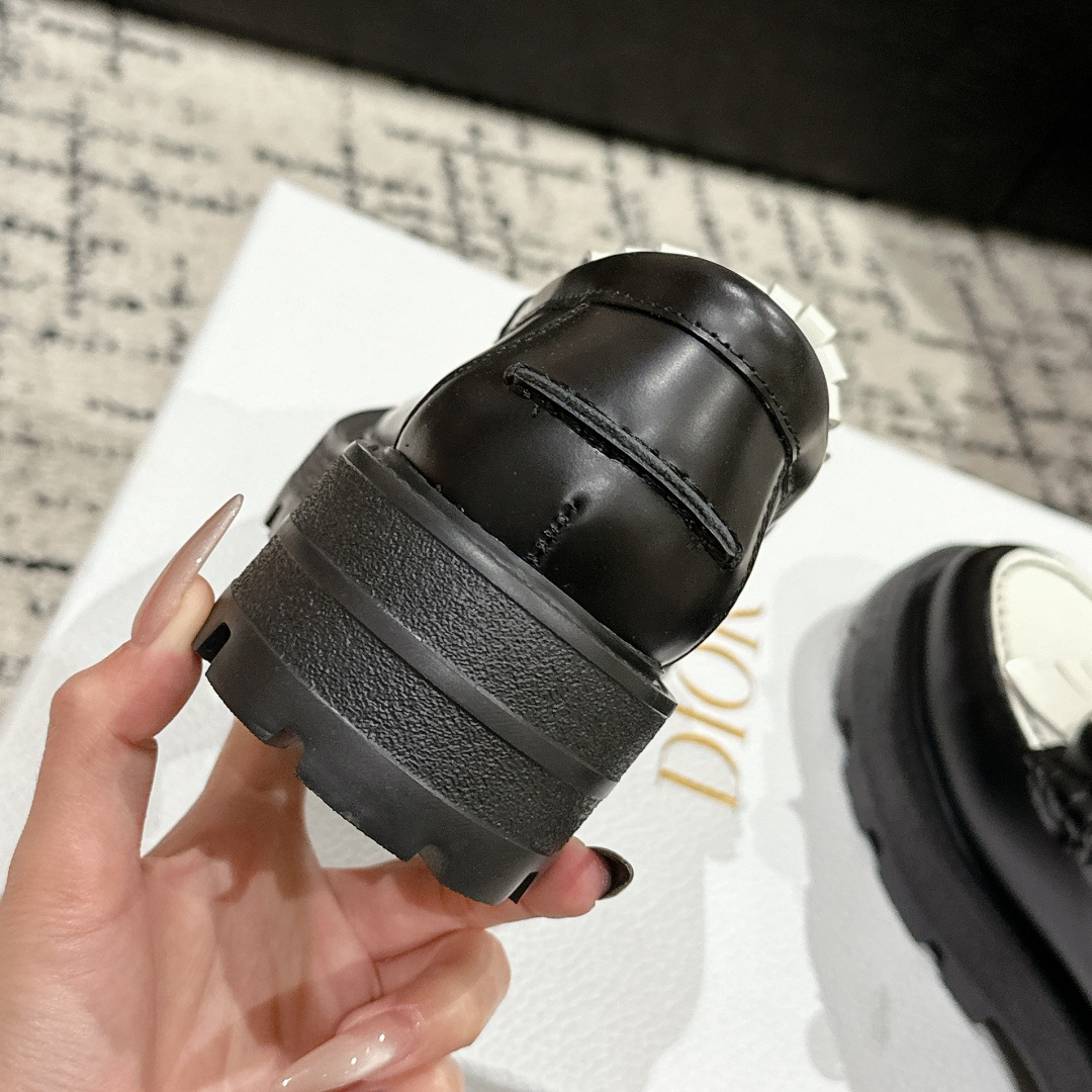 高仿Dior*Emblem系列KDB964女款樂福鞋黑白免檢版