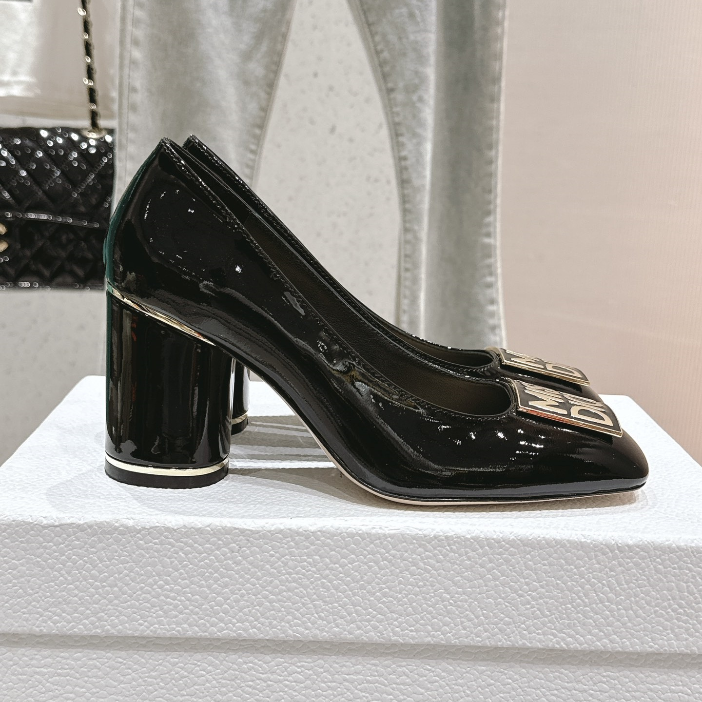 高仿Dior*Miss系列KCX321方頭LOGO金屬扣高踭單鞋黑色免檢版