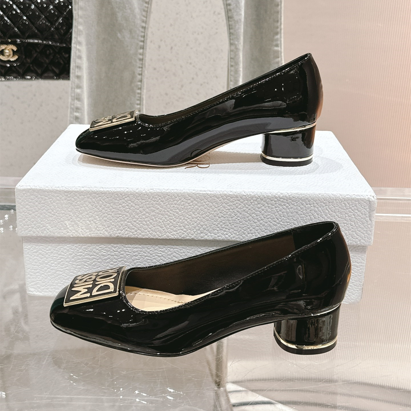 高仿Dior*Miss系列KCB267方頭LOGO金屬扣黑色單鞋免檢版