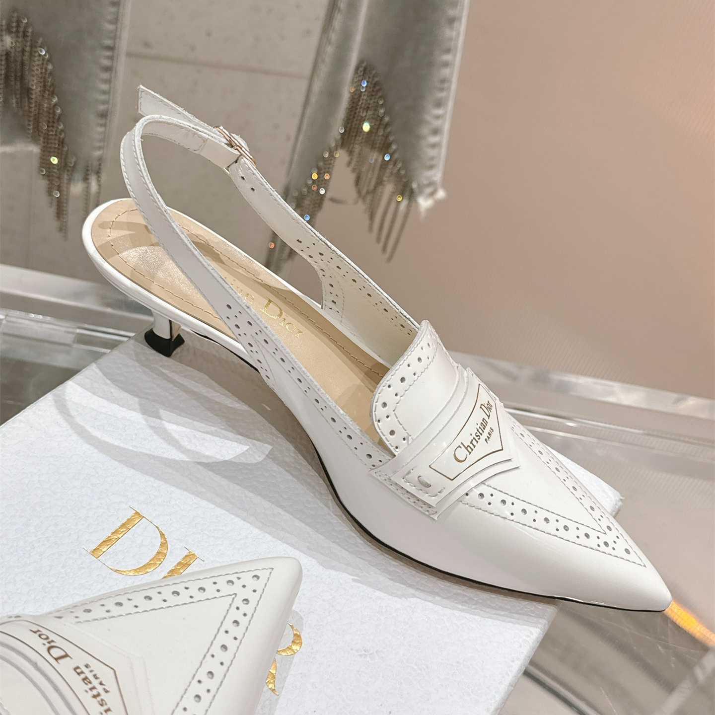 高仿Dior*Boy系列KCP161走秀款尖頭高踭單鞋4CM白色免檢版