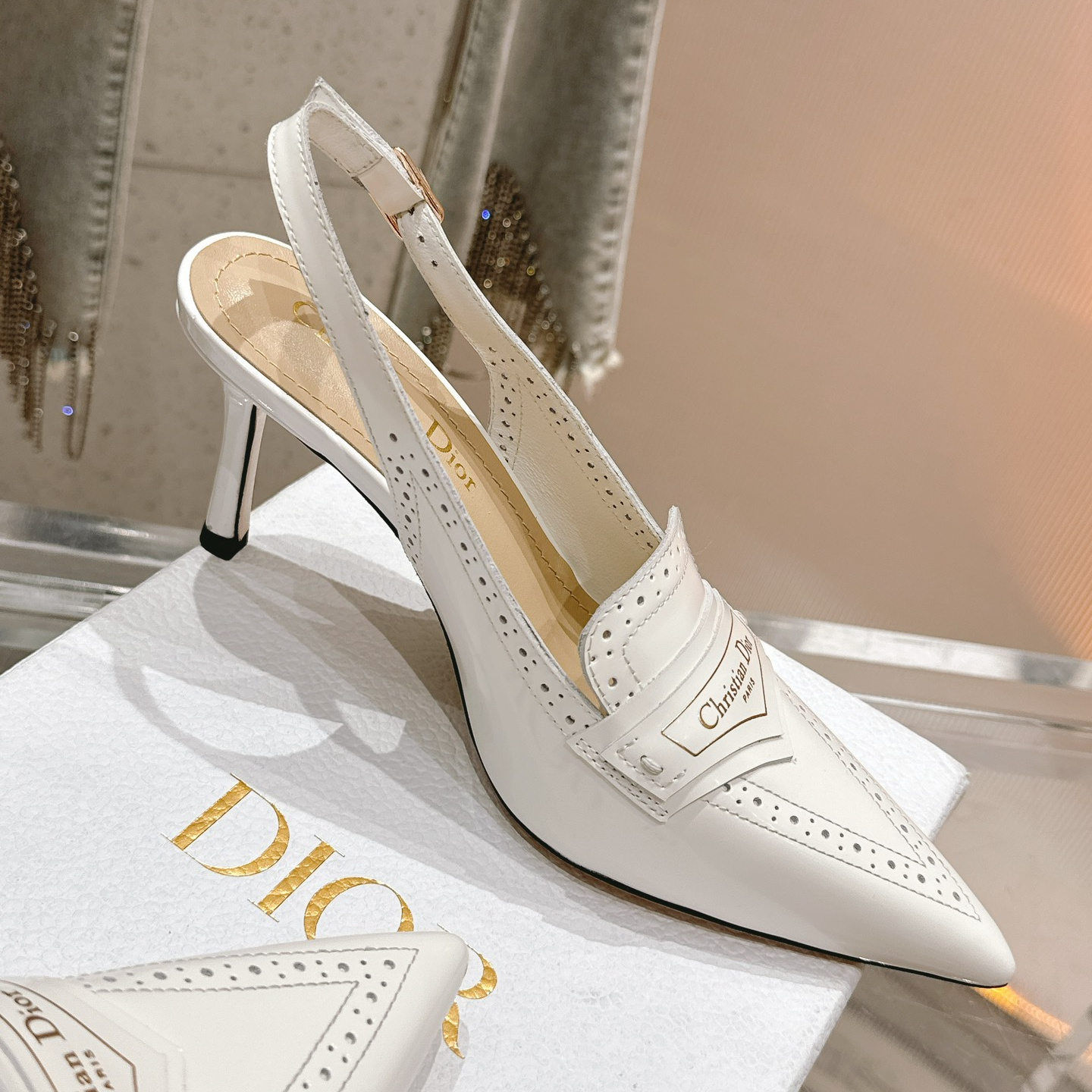 高仿Dior*Boy系列KCV181走秀款尖頭高踭單鞋8CM白色免檢版