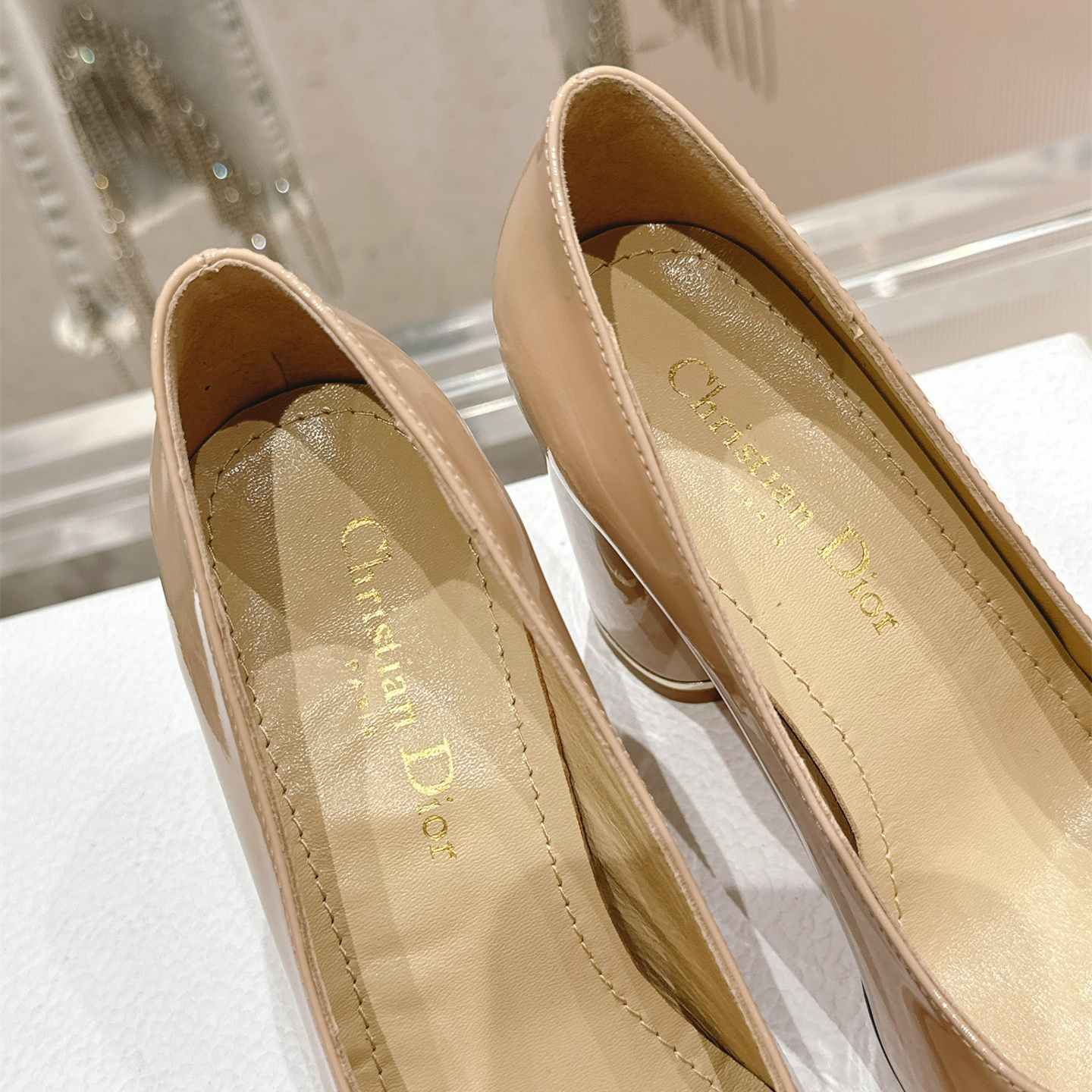 高仿Dior*Miss系列KCX322方頭LOGO金屬扣高踭單鞋膚色免檢版