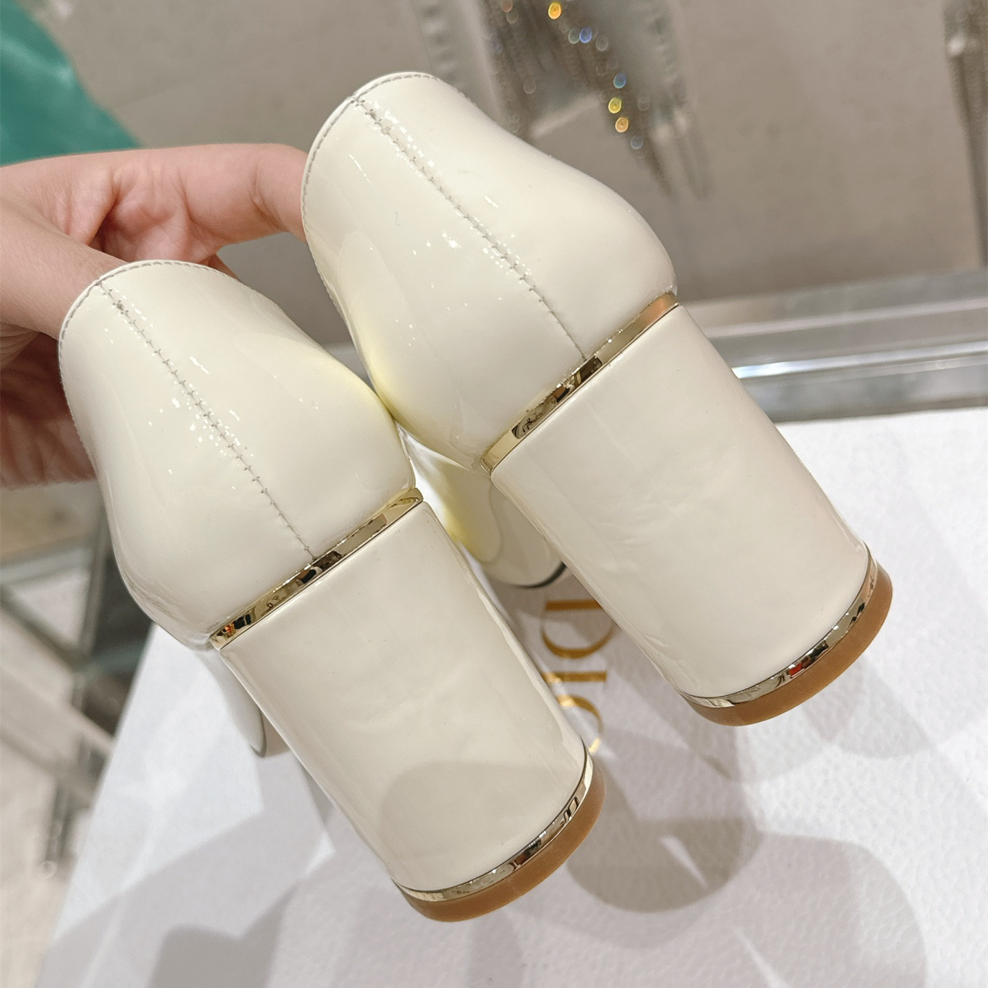 高仿Dior*Miss系列KCX320方頭LOGO金屬扣高踭單鞋白色免檢版