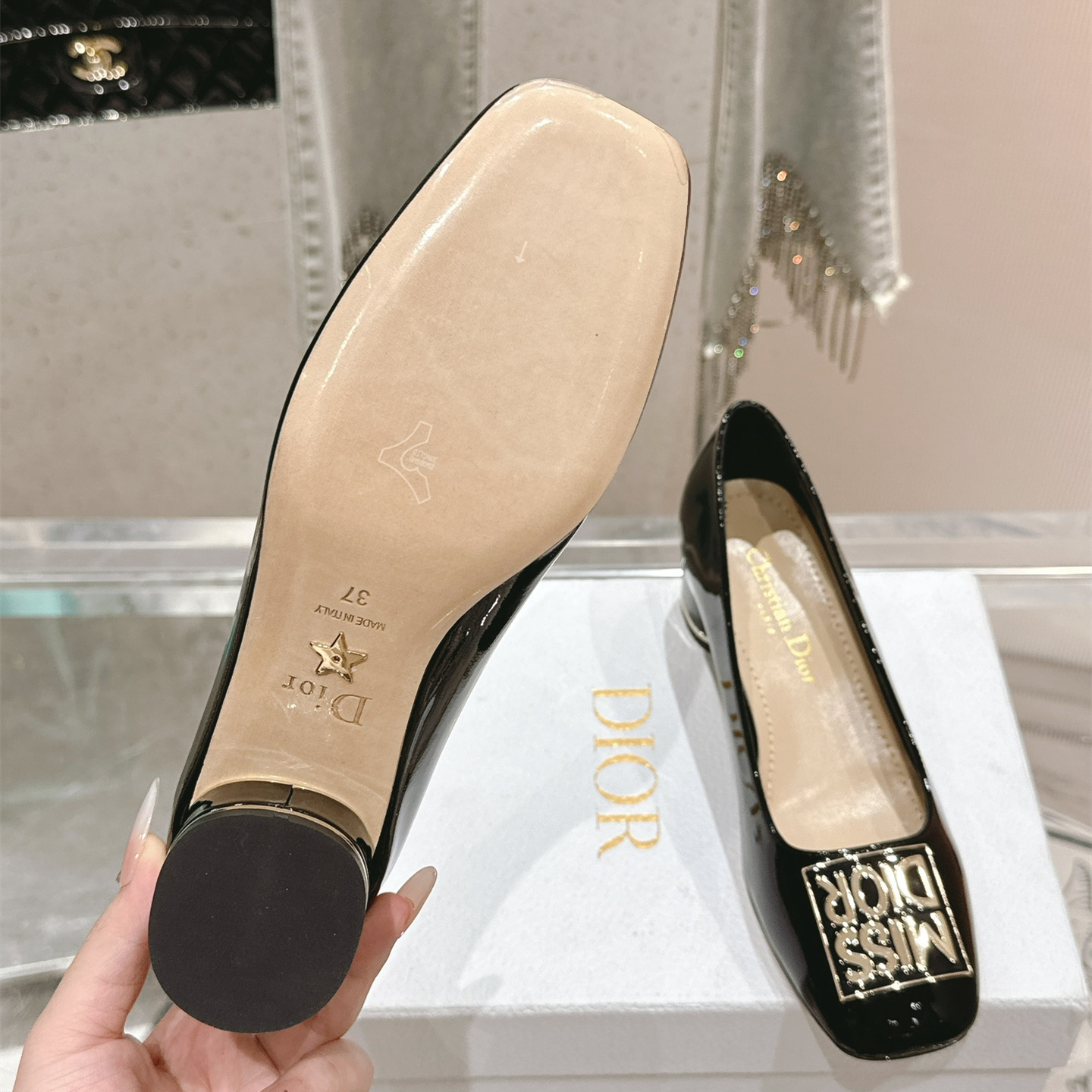 高仿Dior*Miss系列KCB267方頭LOGO金屬扣黑色單鞋免檢版
