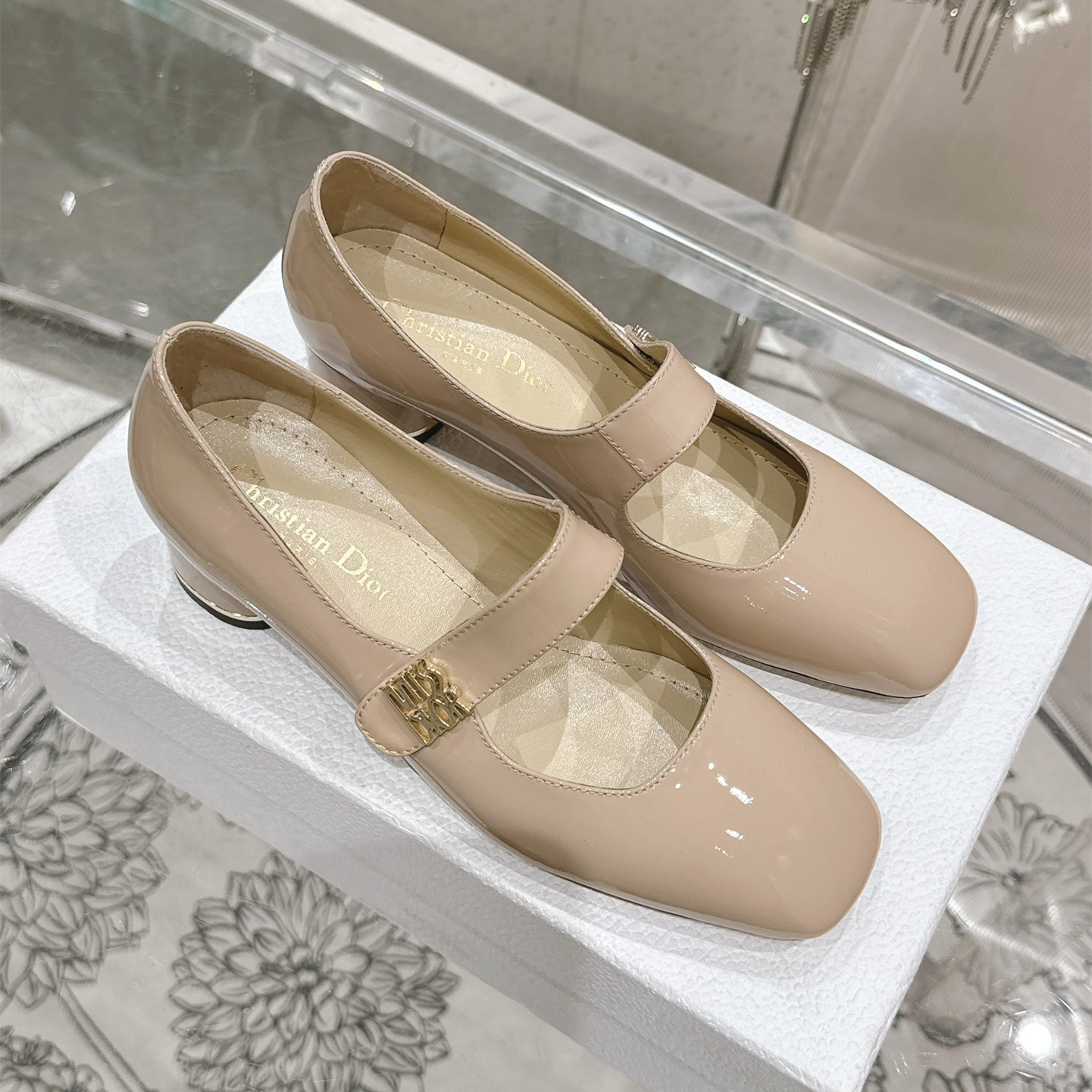 高仿Dior*Miss系列KDC270方頭粗跟單鞋4CM膚色漆皮免檢版