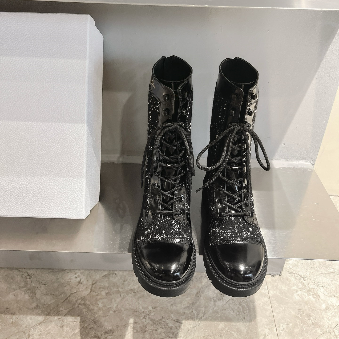 高仿Dior*D-Unit系列KDT132走秀款工裝中筒靴秋冬季黑色免檢版