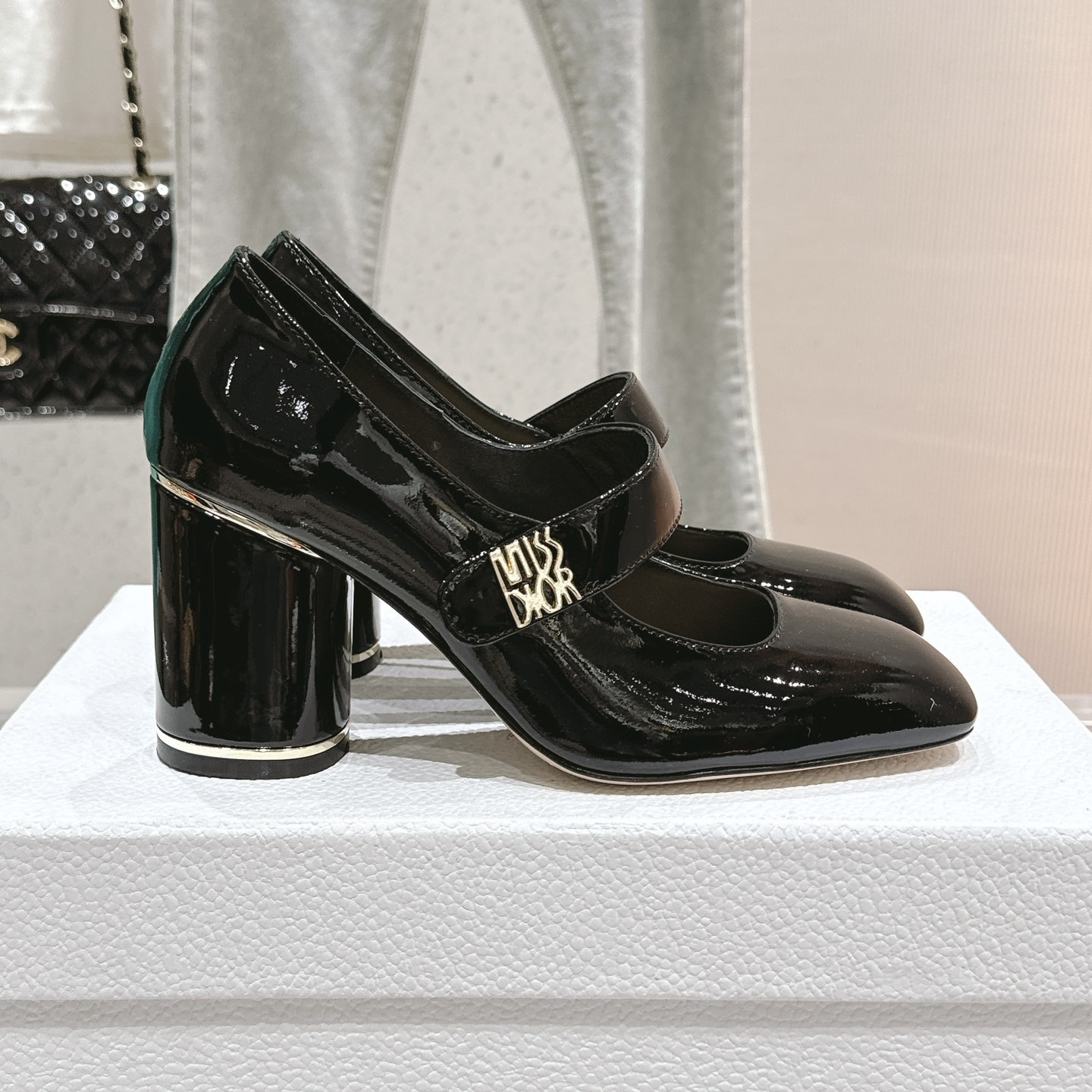 高仿Dior*Miss系列KVV320方頭粗跟單鞋8CM黑色漆皮免檢版