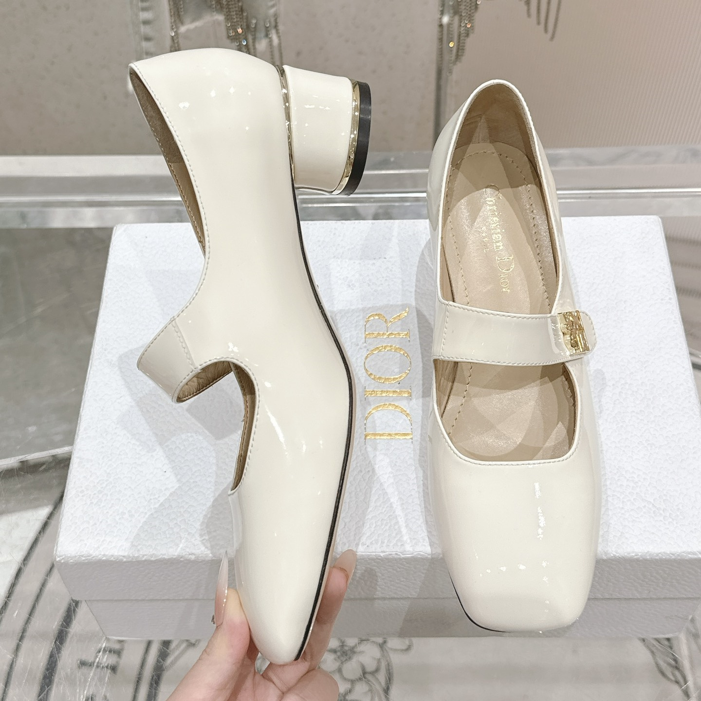 高仿Dior*Miss系列KDC269方頭粗跟單鞋4CM白色漆皮免檢版