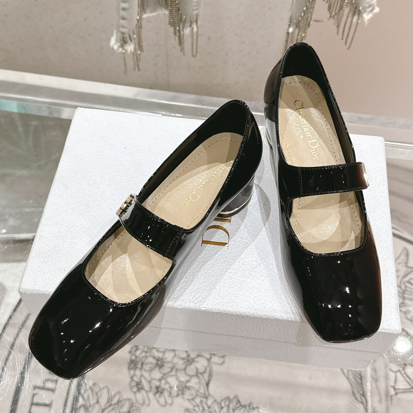 高仿Dior*Miss系列KDC268方頭粗跟單鞋4CM黑色漆皮免檢版