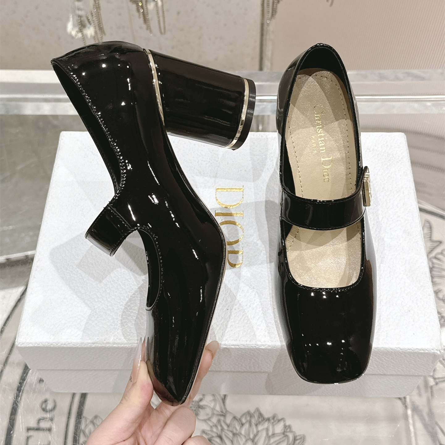 高仿Dior*Miss系列KVV320方頭粗跟單鞋8CM黑色漆皮免檢版
