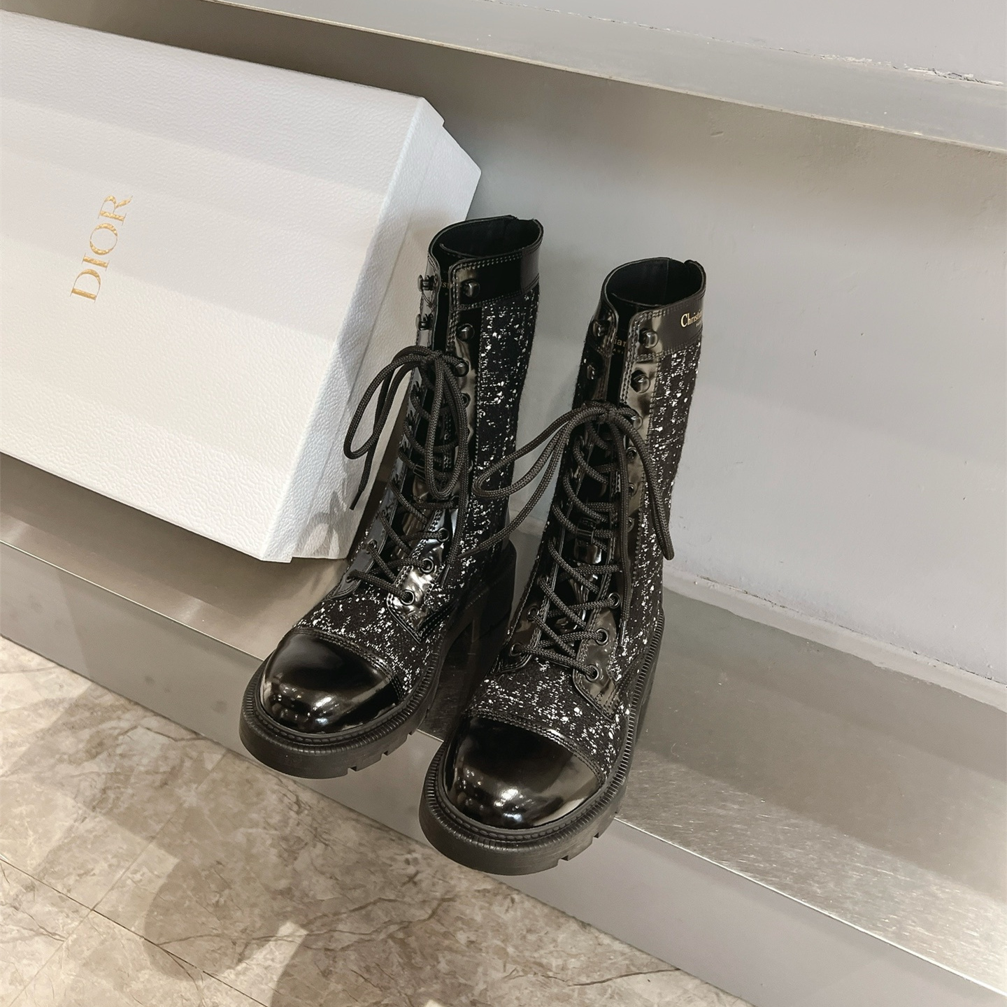 高仿Dior*D-Unit系列KDT132走秀款工裝中筒靴秋冬季黑色免檢版