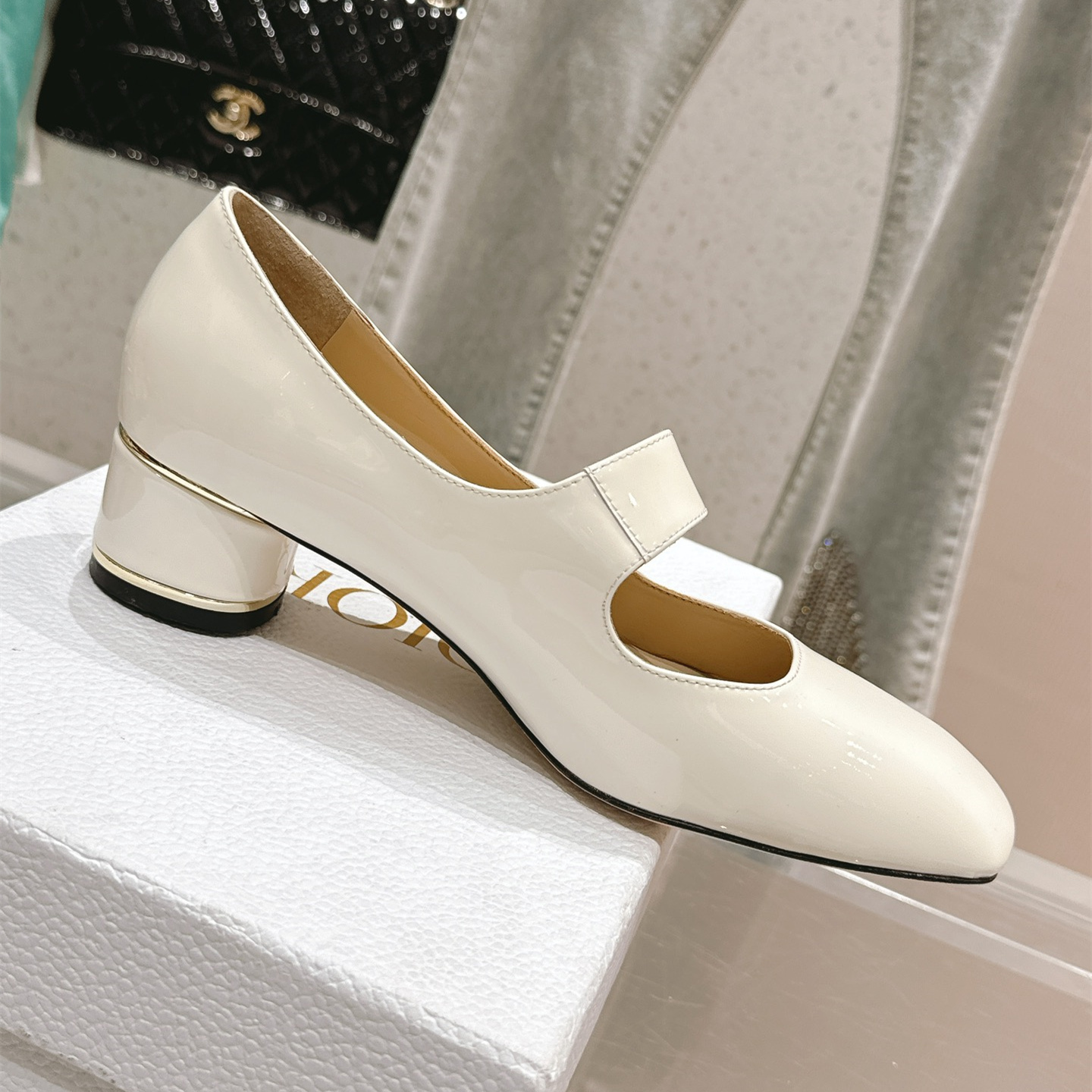 高仿Dior*Miss系列KDC269方頭粗跟單鞋4CM白色漆皮免檢版