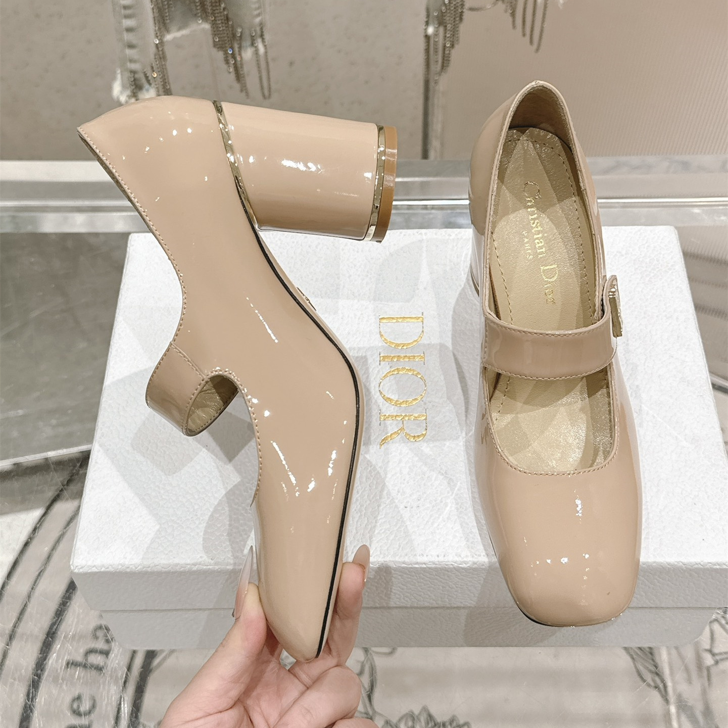 高仿Dior*Miss系列KVV322方頭粗跟單鞋8CM膚色漆皮免檢版