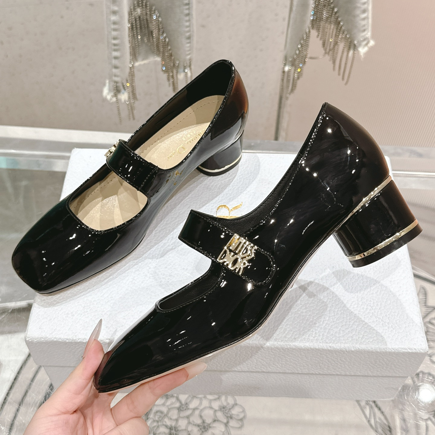 高仿Dior*Miss系列KDC268方頭粗跟單鞋4CM黑色漆皮免檢版
