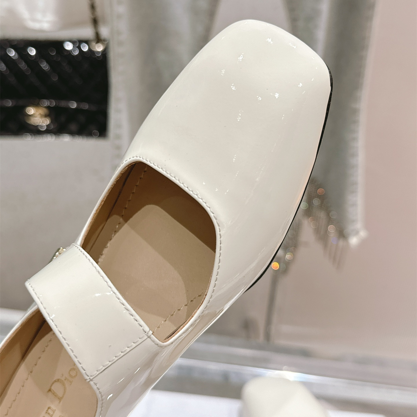 高仿Dior*Miss系列KDC269方頭粗跟單鞋4CM白色漆皮免檢版