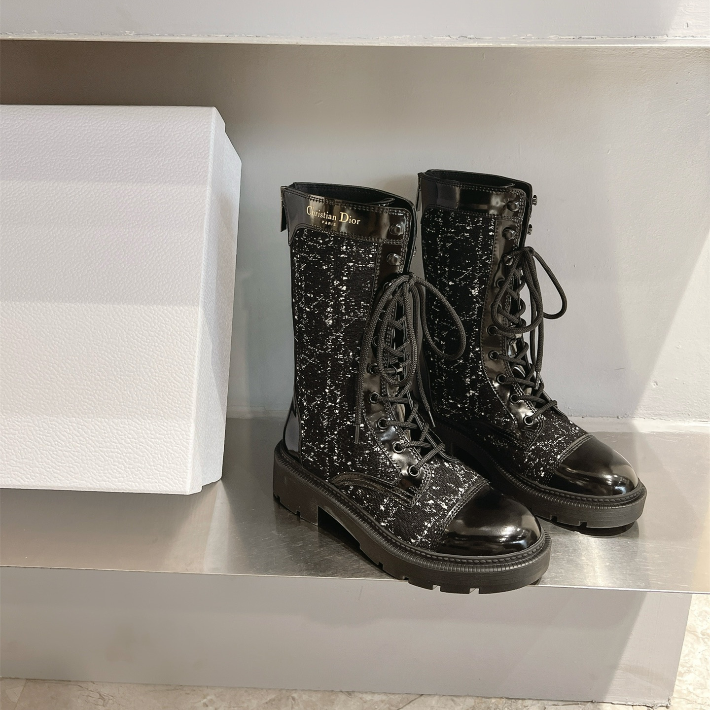 高仿Dior*D-Unit系列KDT132走秀款工裝中筒靴秋冬季黑色免檢版