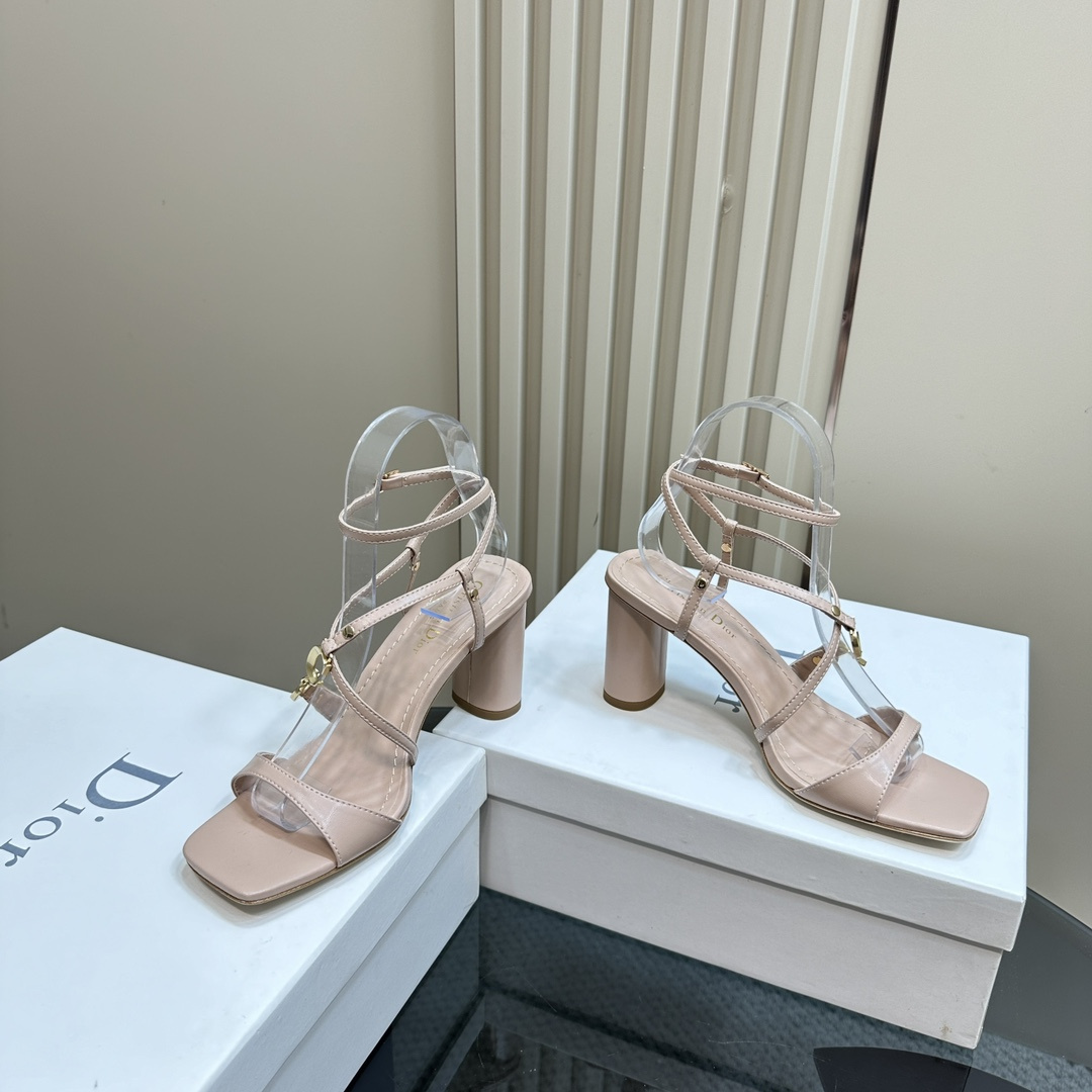 高仿Dior*Cest系列KCO068金屬配飾露趾高跟涼鞋粉色8CM免檢版