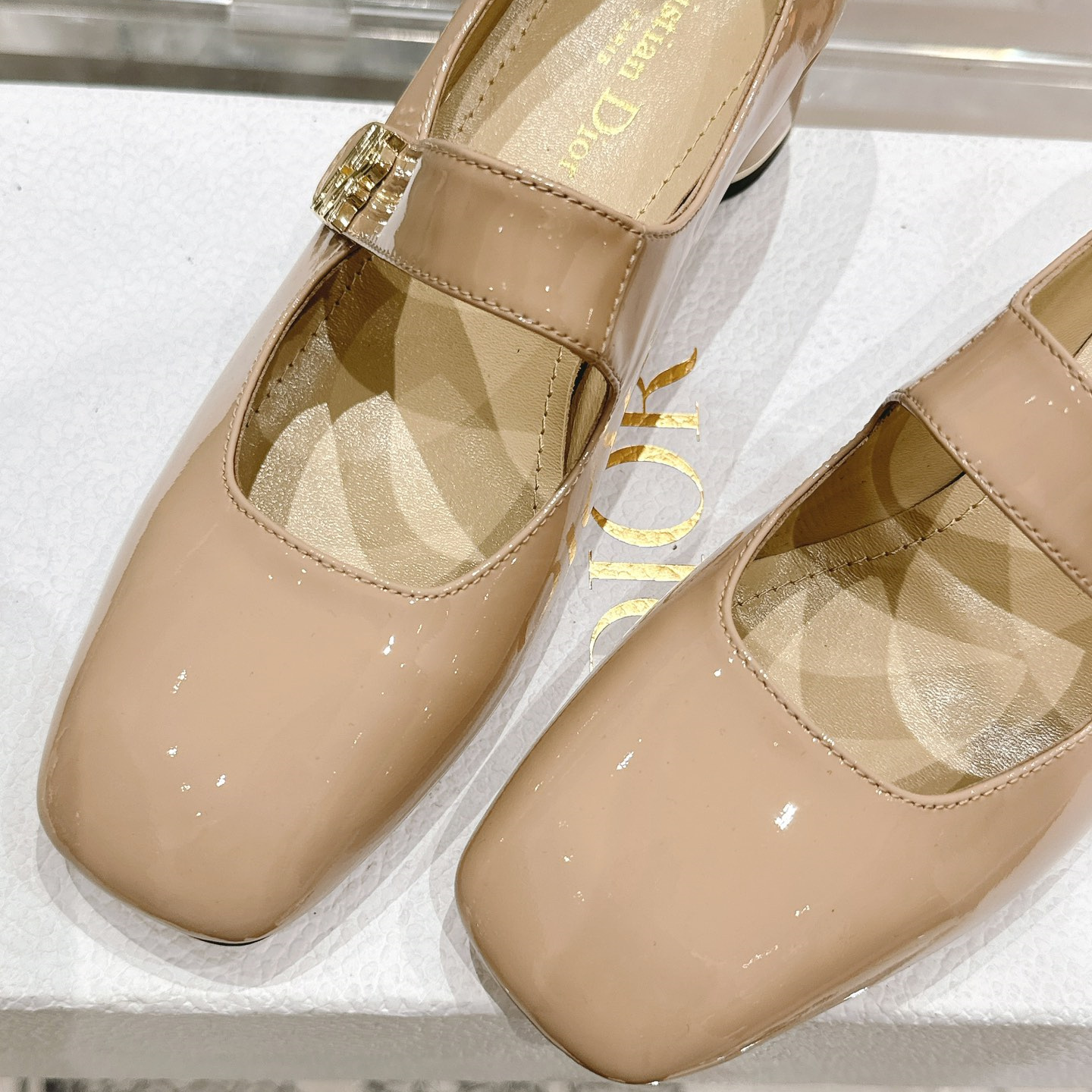 高仿Dior*Miss系列KDC270方頭粗跟單鞋4CM膚色漆皮免檢版