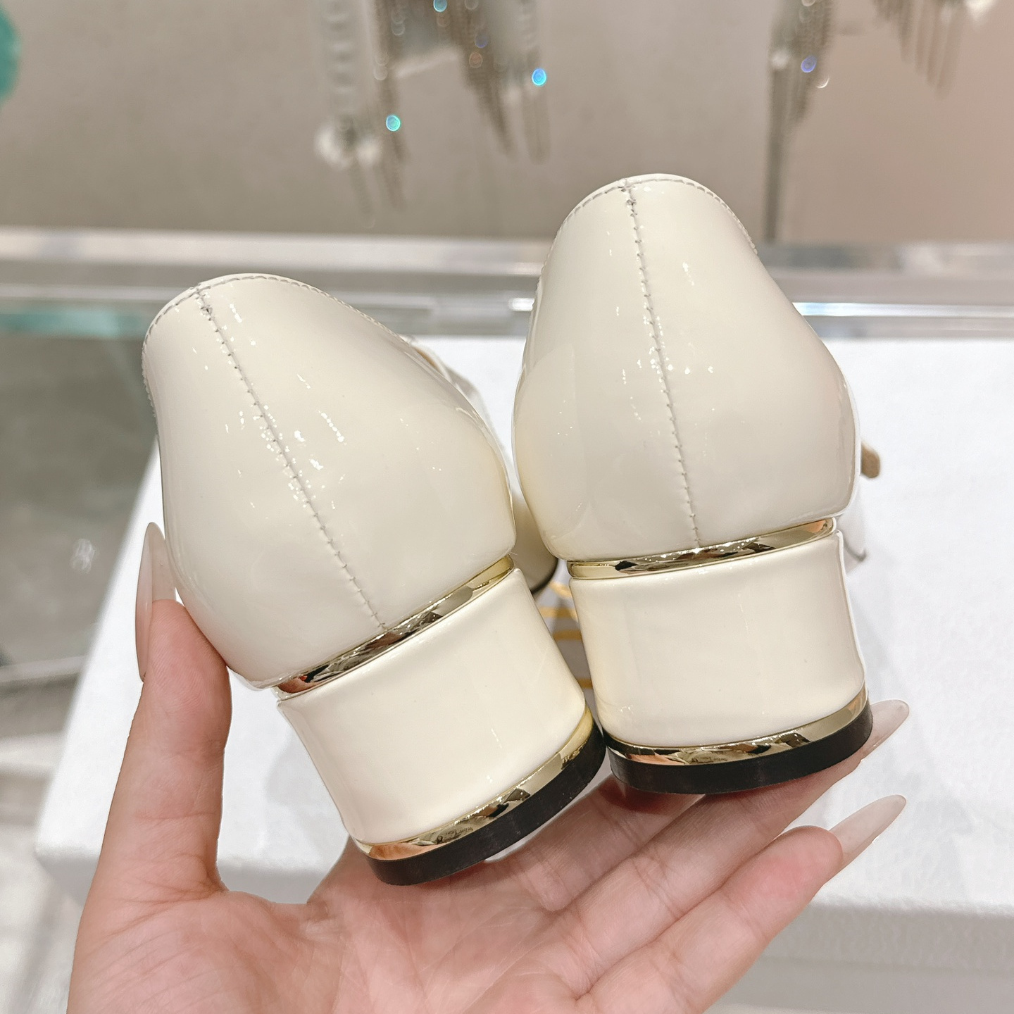 高仿Dior*Miss系列KDC269方頭粗跟單鞋4CM白色漆皮免檢版