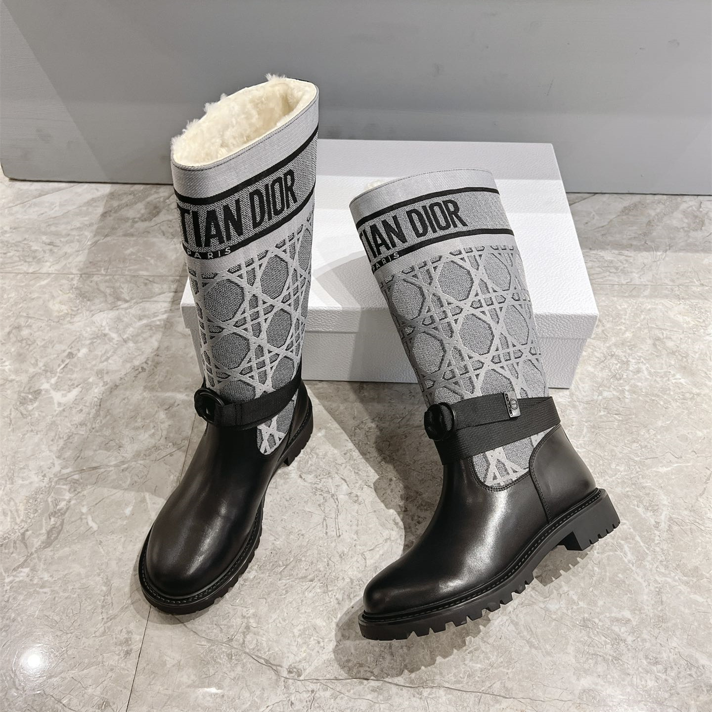 高仿Dior*D-Major系列KCI982圓頭馬丁中筒靴黑灰拼色冬季免檢版