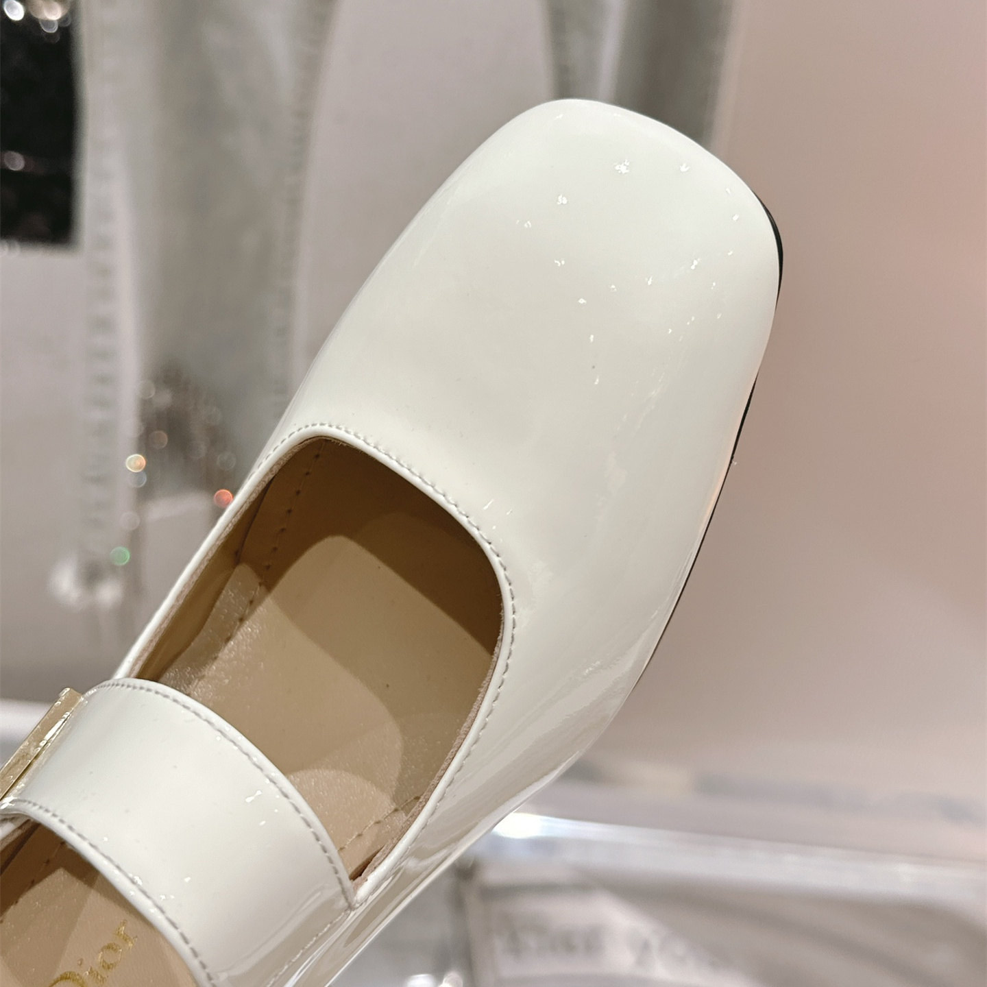 高仿Dior*Miss系列KVV321方頭粗跟單鞋8CM白色漆皮免檢版