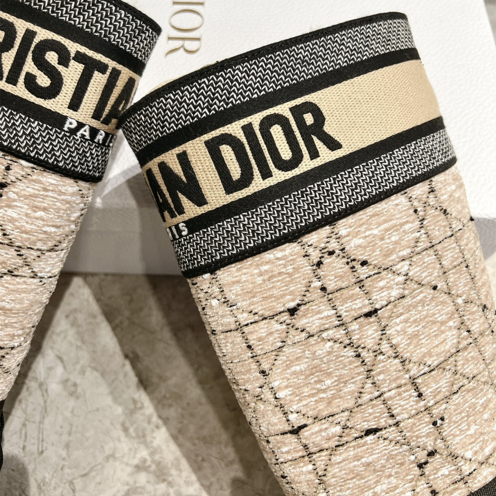高仿Dior*D-Major系列KCI981圓頭馬丁中筒靴黑白拼色冬季免檢版