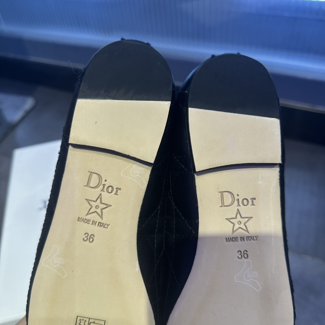 高仿Dior*Ballet系列KCB877圓頭套腳休閒單鞋黑色免檢版