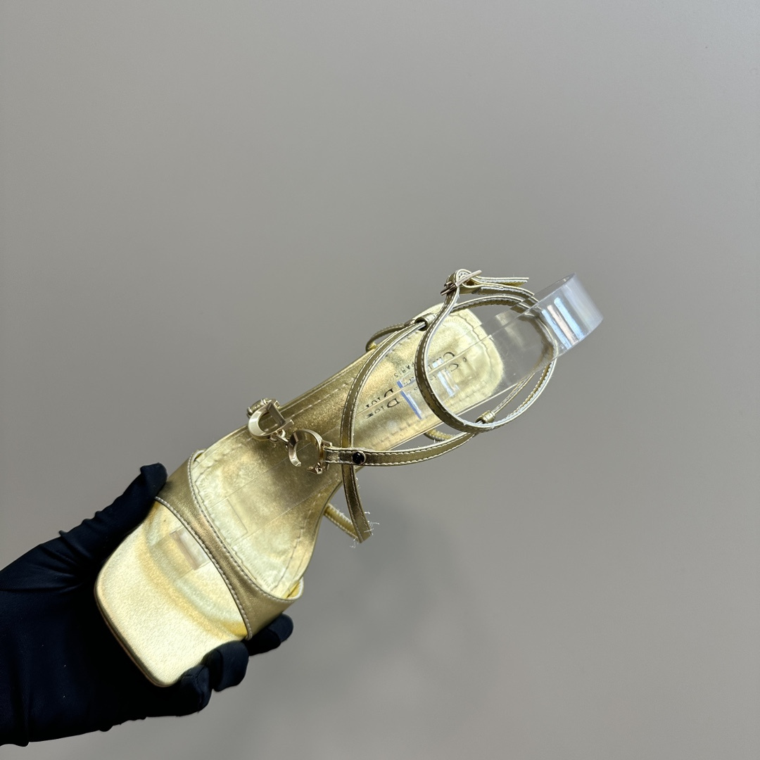 高仿Dior*Cest系列KCO067金屬配飾露趾高跟涼鞋金色8CM免檢版