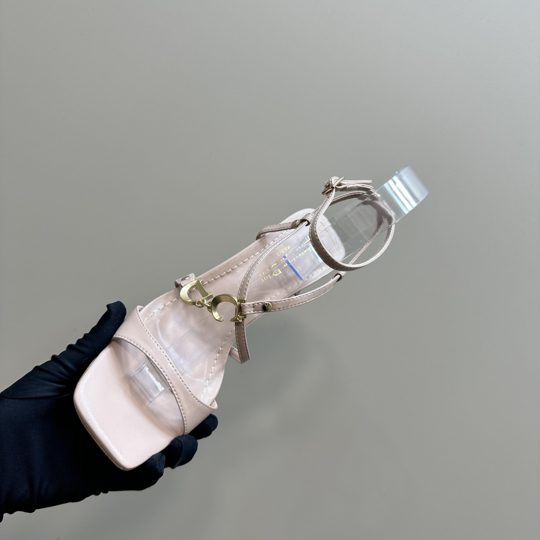 高仿Dior*Cest系列KCO068金屬配飾露趾高跟涼鞋粉色8CM免檢版