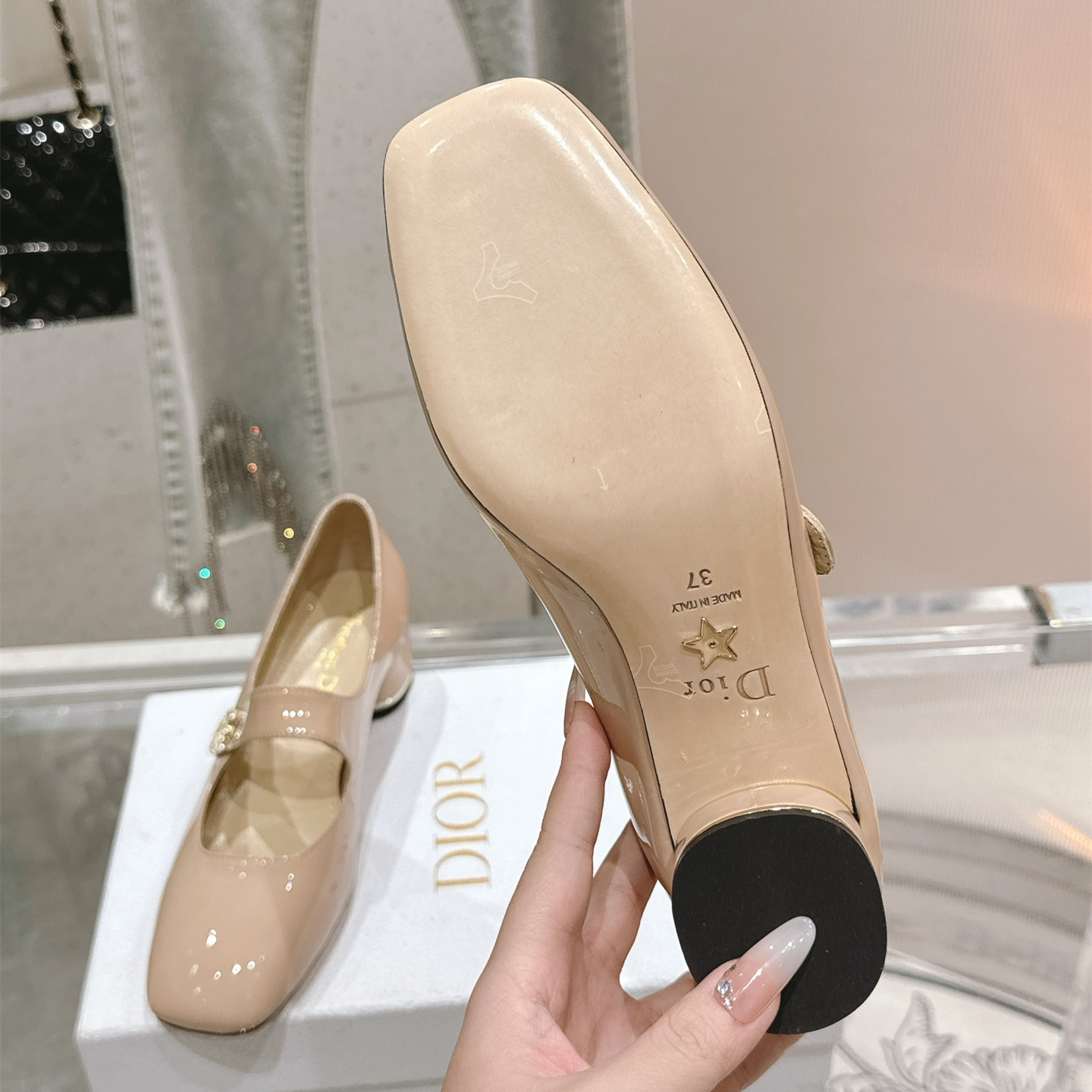 高仿Dior*Miss系列KDC270方頭粗跟單鞋4CM膚色漆皮免檢版