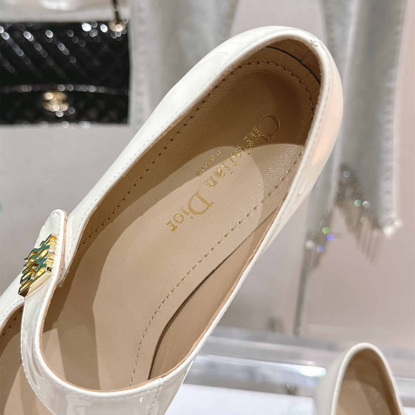 高仿Dior*Miss系列KDC269方頭粗跟單鞋4CM白色漆皮免檢版