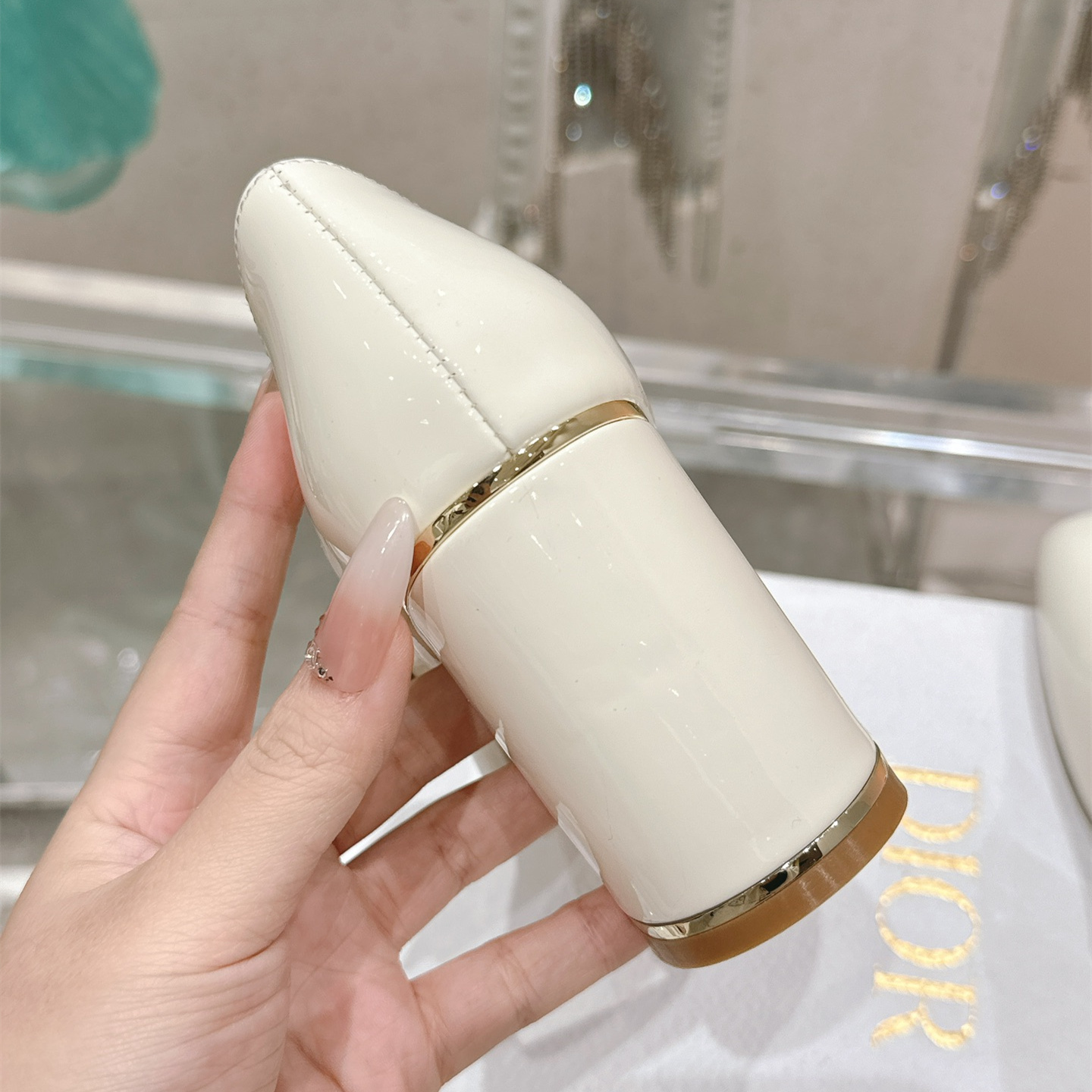 高仿Dior*Miss系列KVV321方頭粗跟單鞋8CM白色漆皮免檢版