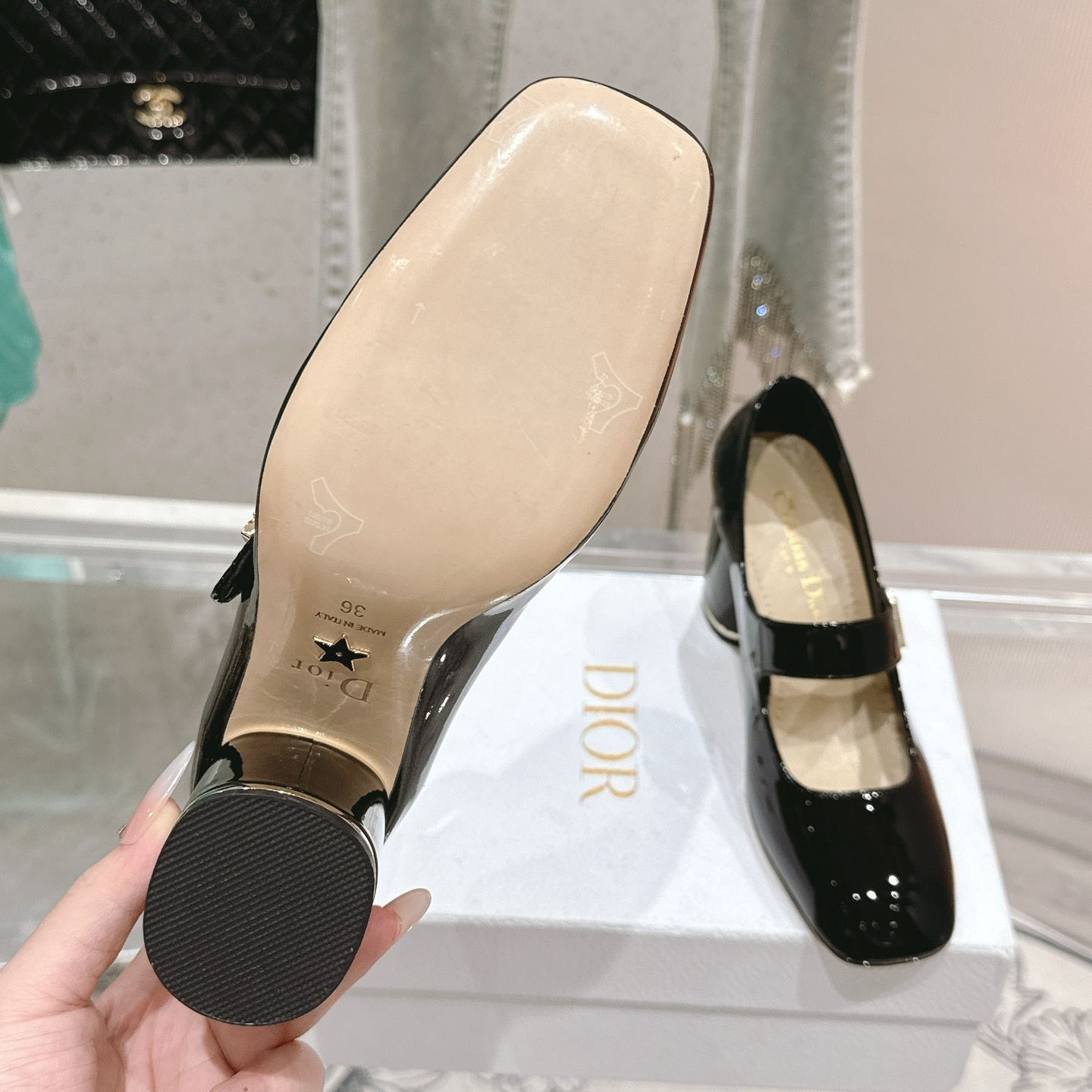 高仿Dior*Miss系列KVV320方頭粗跟單鞋8CM黑色漆皮免檢版