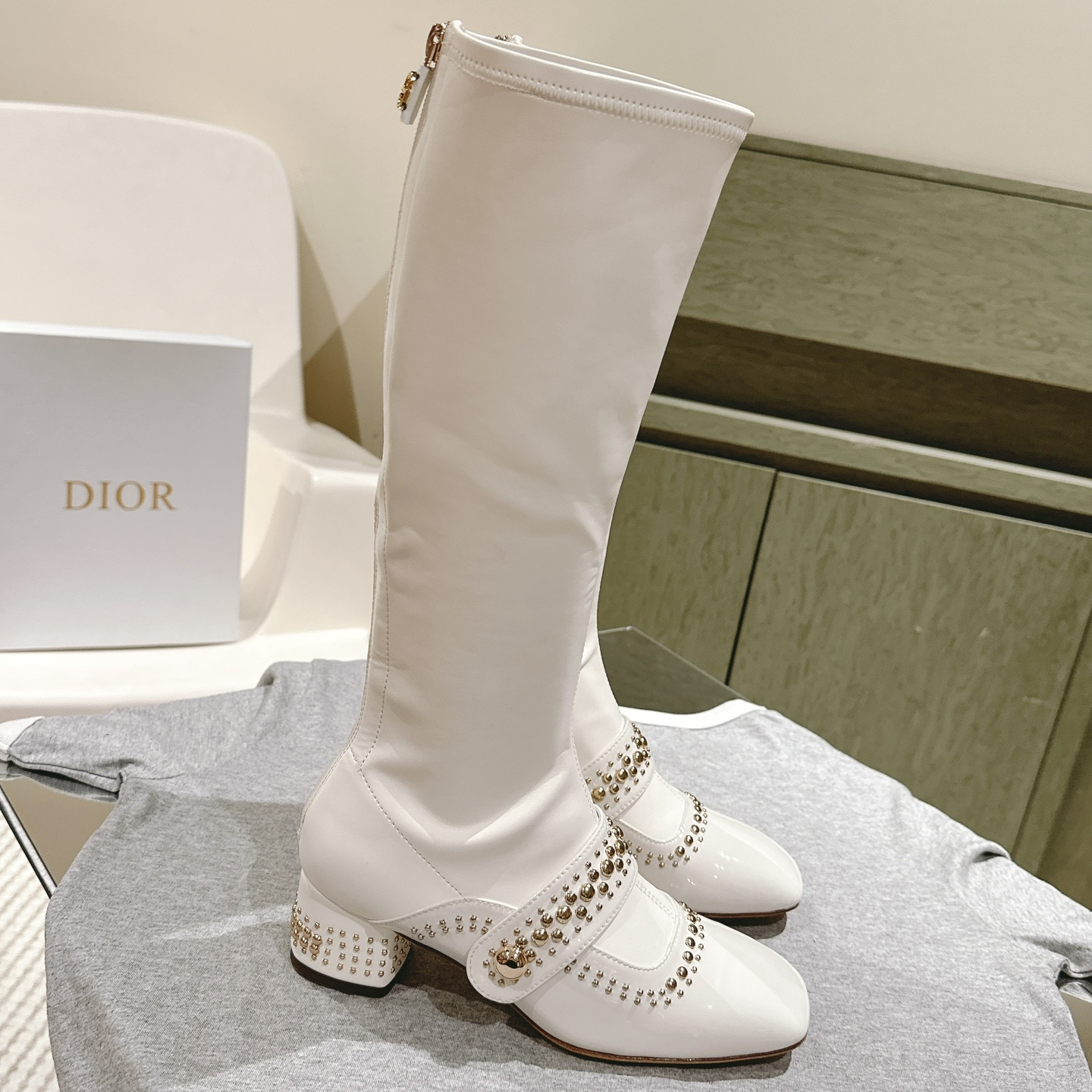 高仿Dior*Belle-D系列KDT063柳釘拉鏈高筒靴4CM白色免檢版