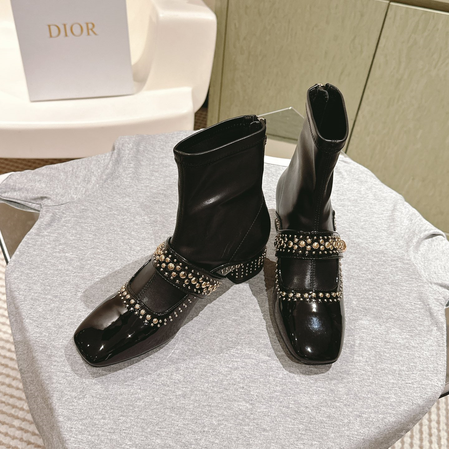 高仿Dior*Belle-D系列KCT065柳釘拉鏈短靴4CM黑色免檢版