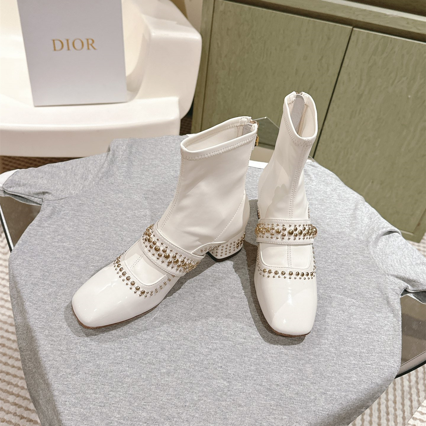 高仿Dior*Belle-D系列KCT064柳釘拉鏈短靴4CM白色免檢版