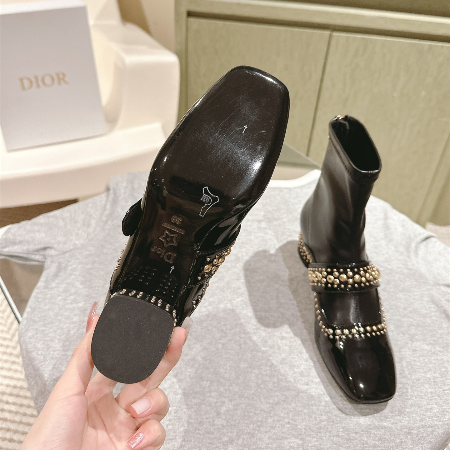 高仿Dior*Belle-D系列KCT065柳釘拉鏈短靴4CM黑色免檢版