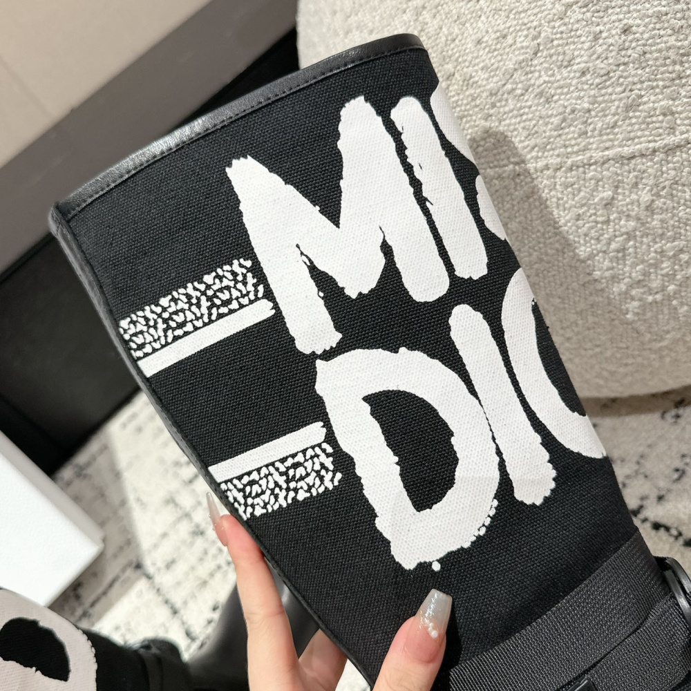 高仿Dior*D-Major系列KDI929塗鴉中筒靴黑色免檢版