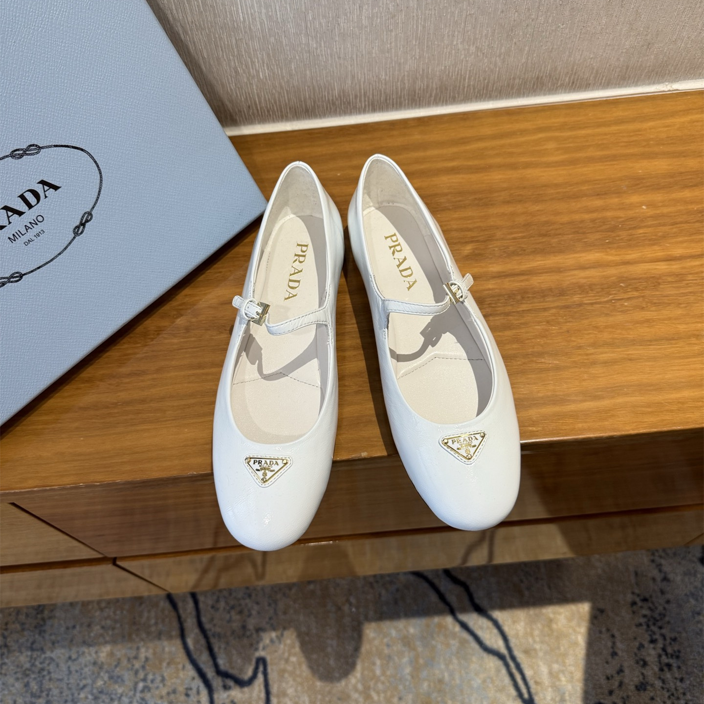 高仿Prada*NewArrival系列1F793N平底瑪麗珍鞋白色免檢版