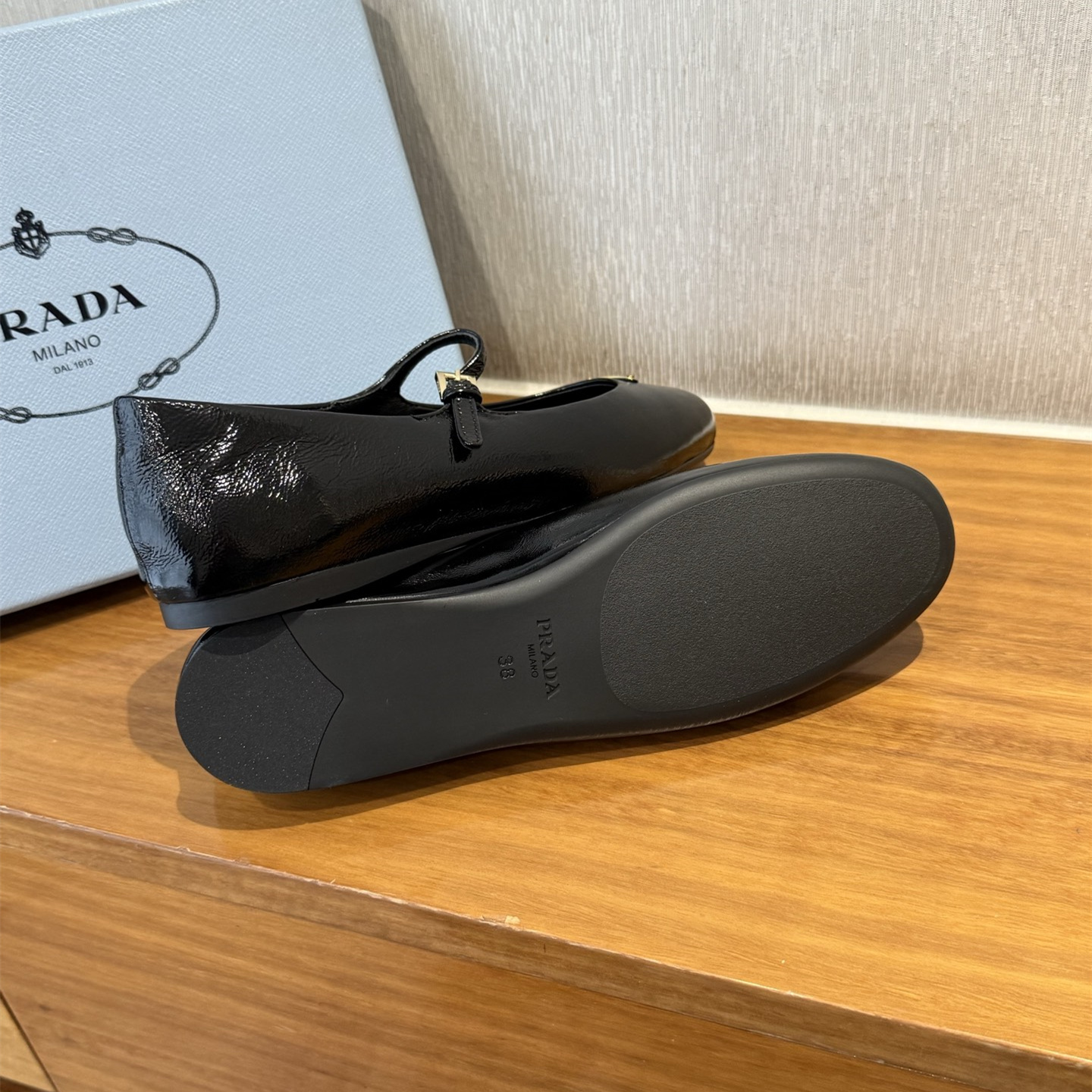高仿Prada*NewArrival系列1F793M平底瑪麗珍鞋黑色免檢版