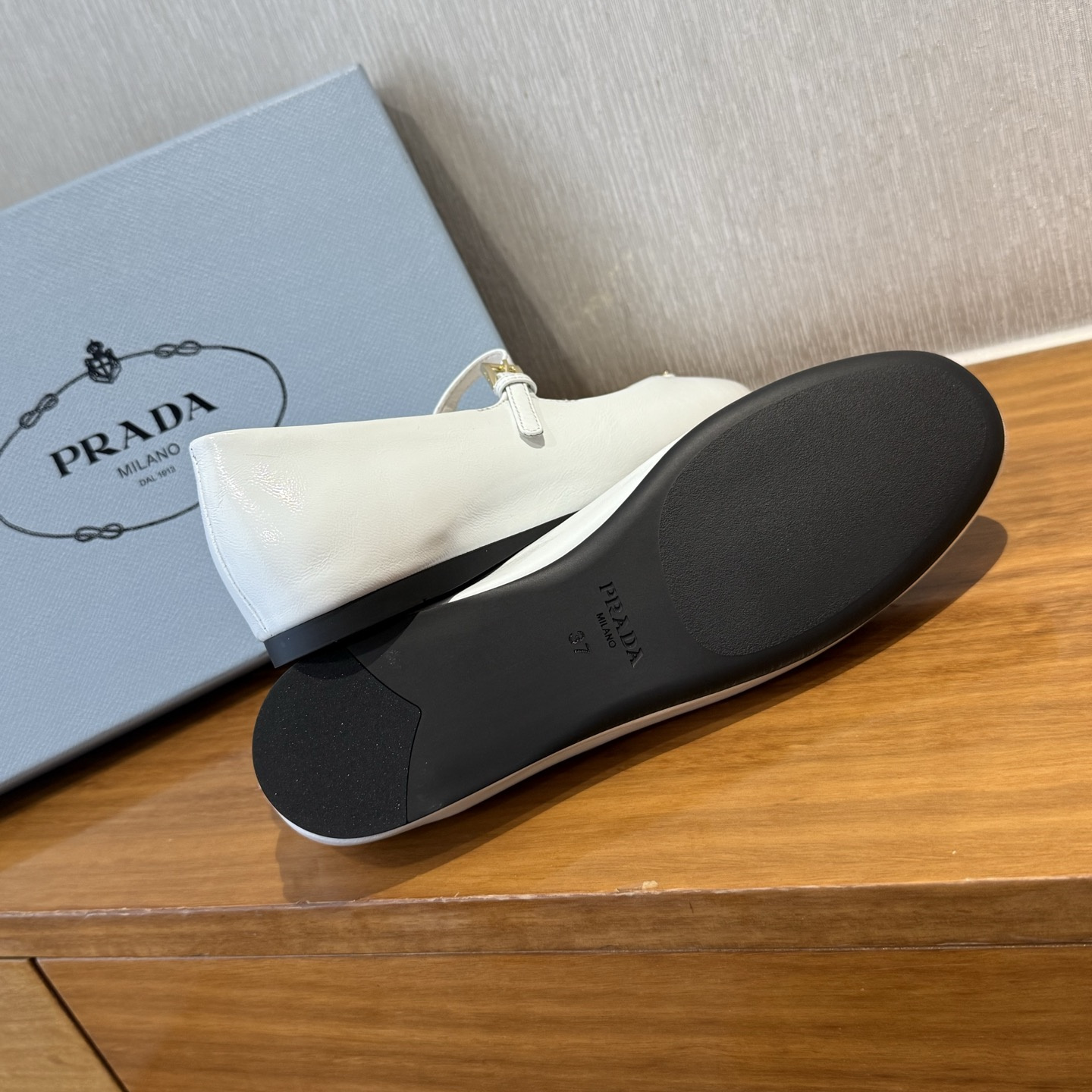 高仿Prada*NewArrival系列1F793N平底瑪麗珍鞋白色免檢版