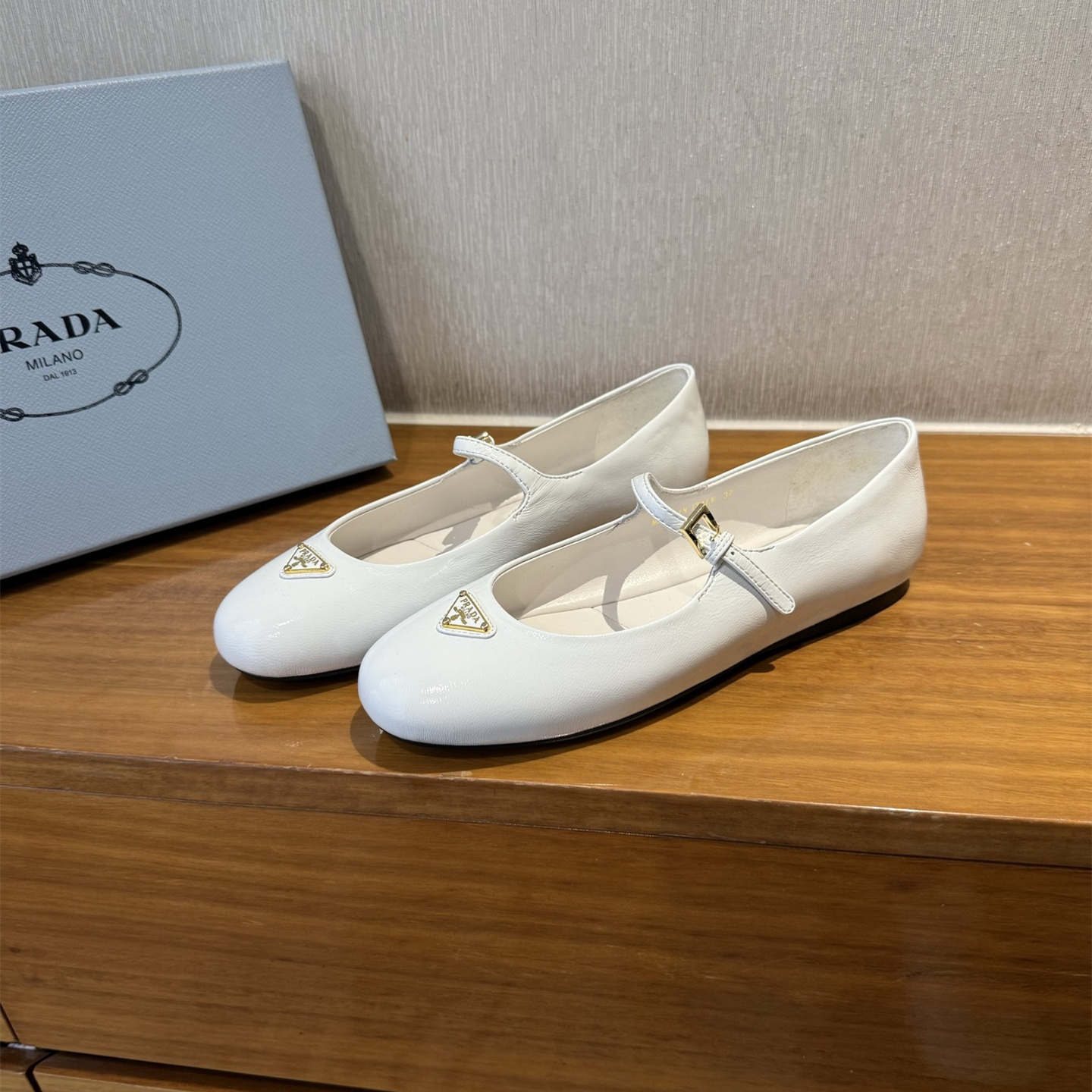 高仿Prada*NewArrival系列1F793N平底瑪麗珍鞋白色免檢版