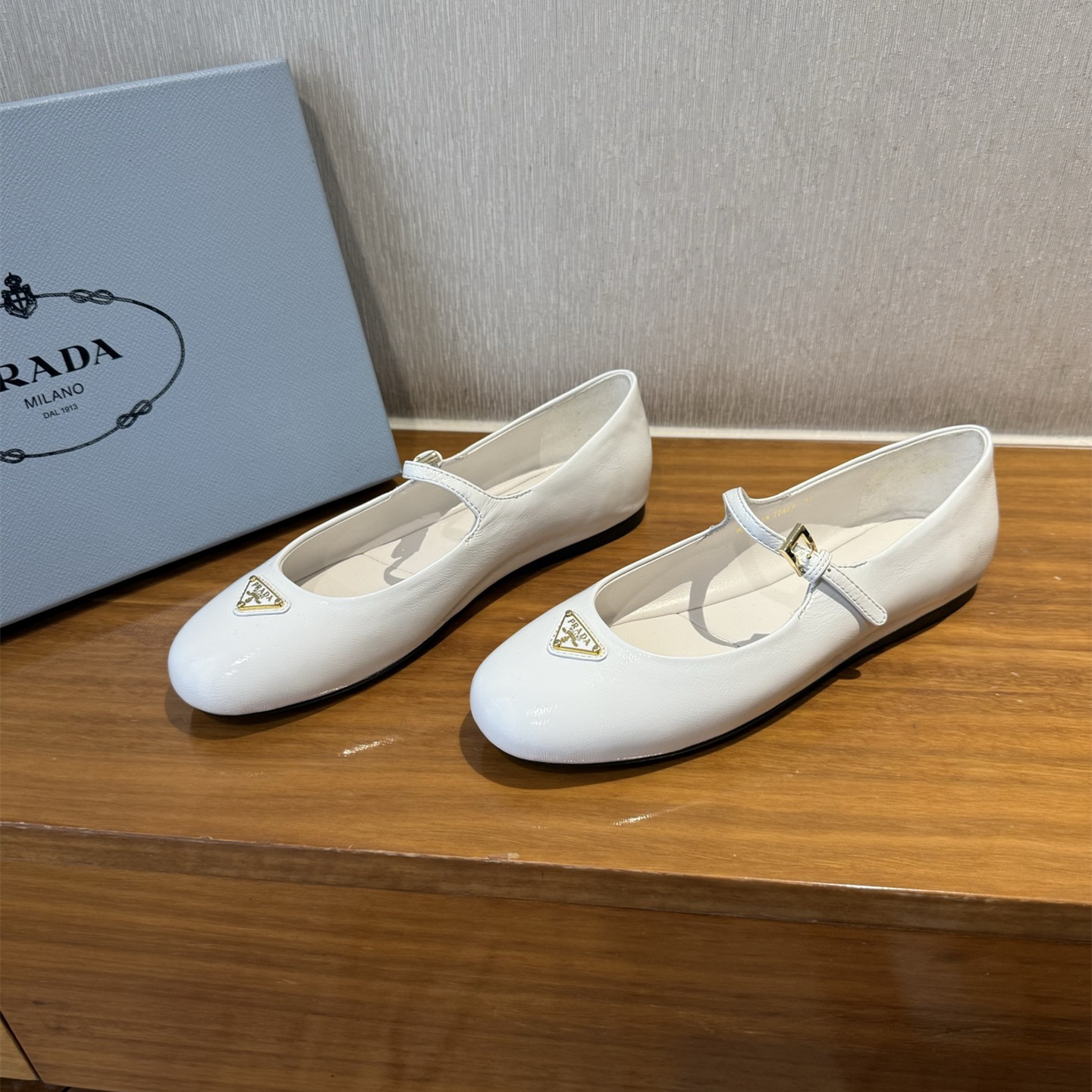 高仿Prada*NewArrival系列1F793N平底瑪麗珍鞋白色免檢版