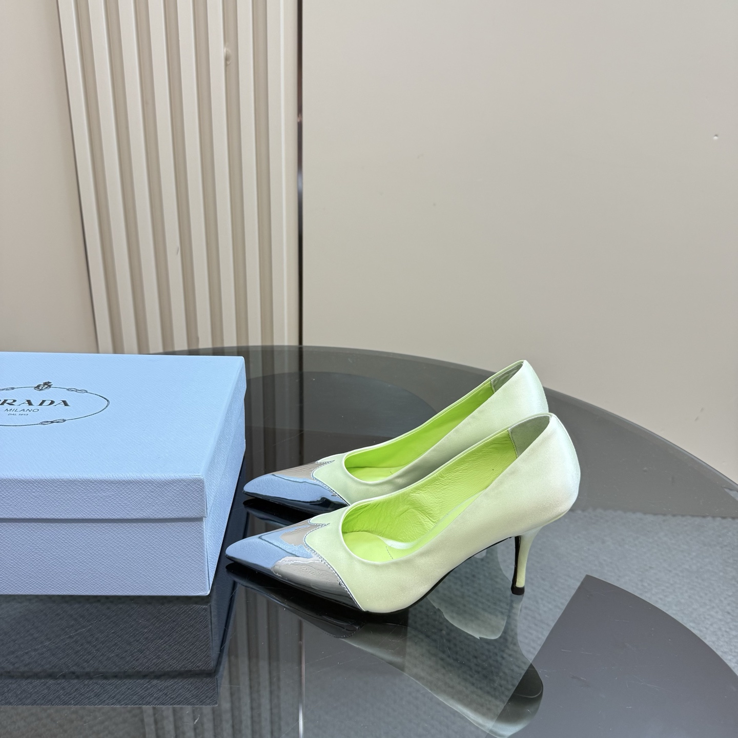 高仿Prada*春夏系列1l968U金屬漆皮尖頭細高踭鞋8.5CM蘋果綠免檢版